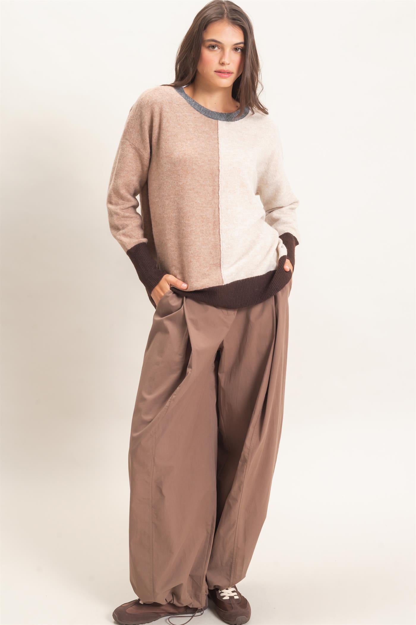 Wholesale Colorblock Crew Neck Sweater Sweaters HF26E151 BROWN HYFVE