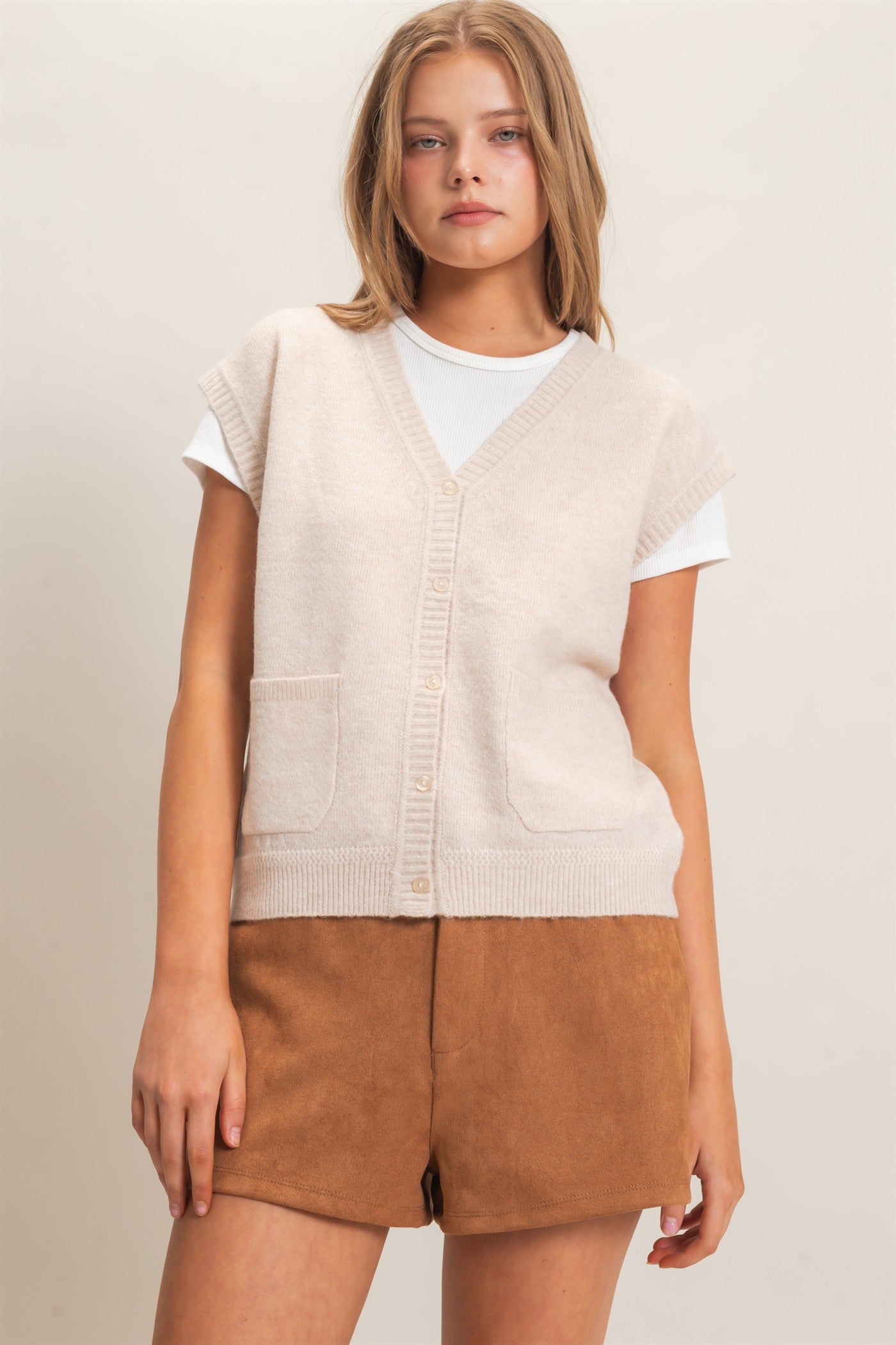 Wholesale V-Neck Buttoned Sweater Vest Sweaters HF26E349 OATMEAL HYFVE