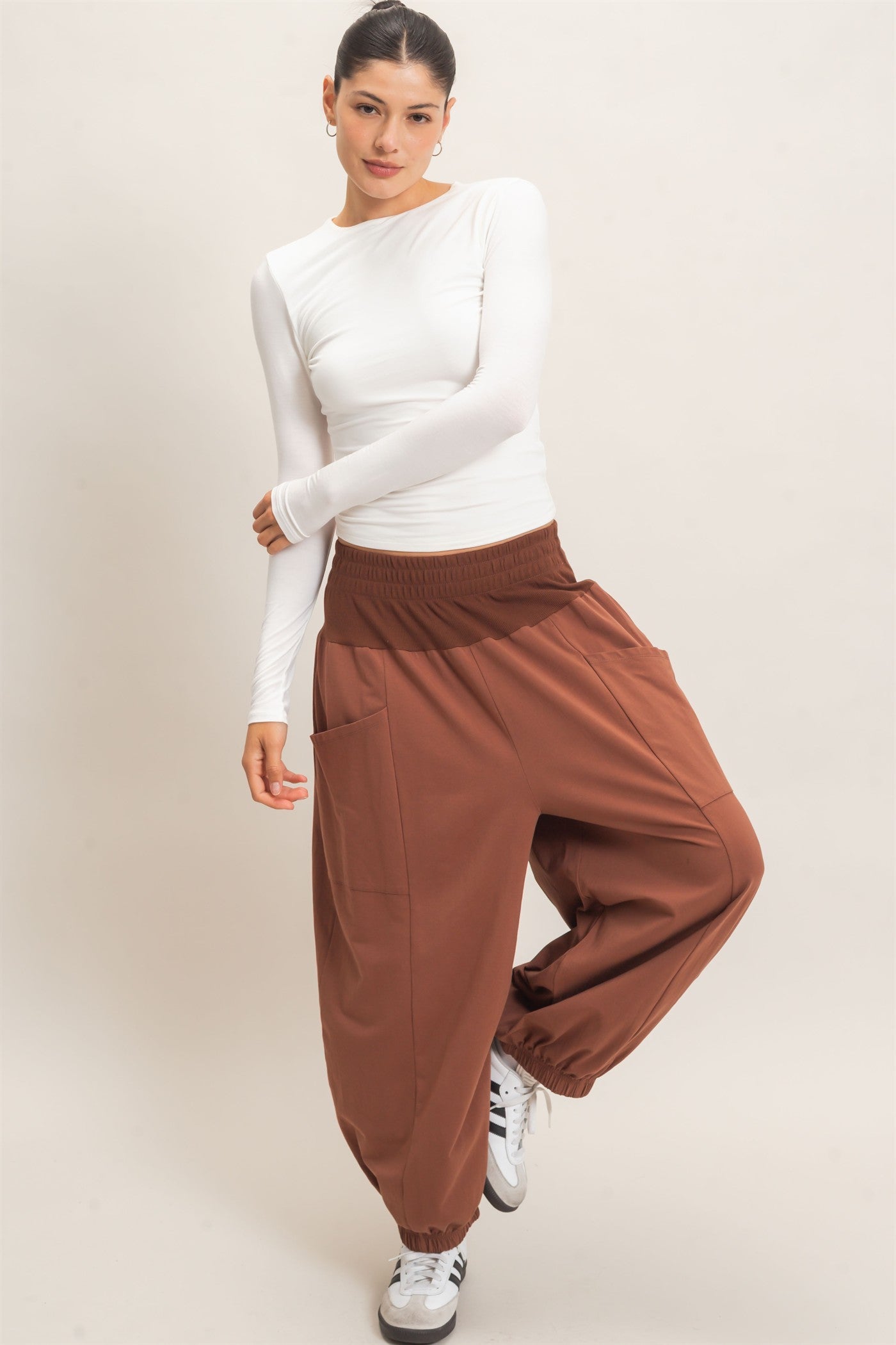 Wholesale Elastic Waistband Jogger Pants Joggers HF26F295 CHOCOLATE HYFVE