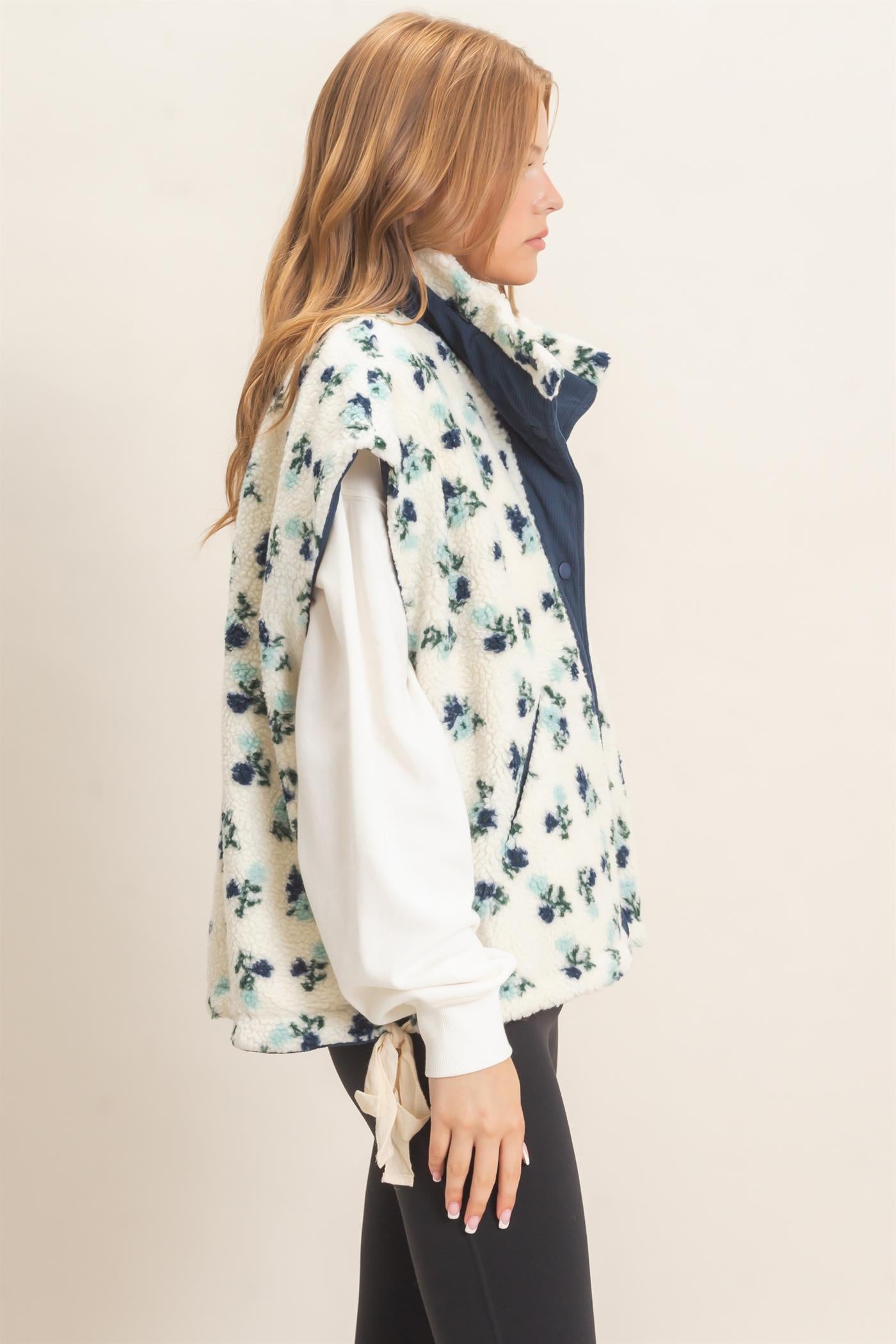 Wholesale Floral Sherpa Vest With Corduroy Vests HF26F073 BLUE HYFVE