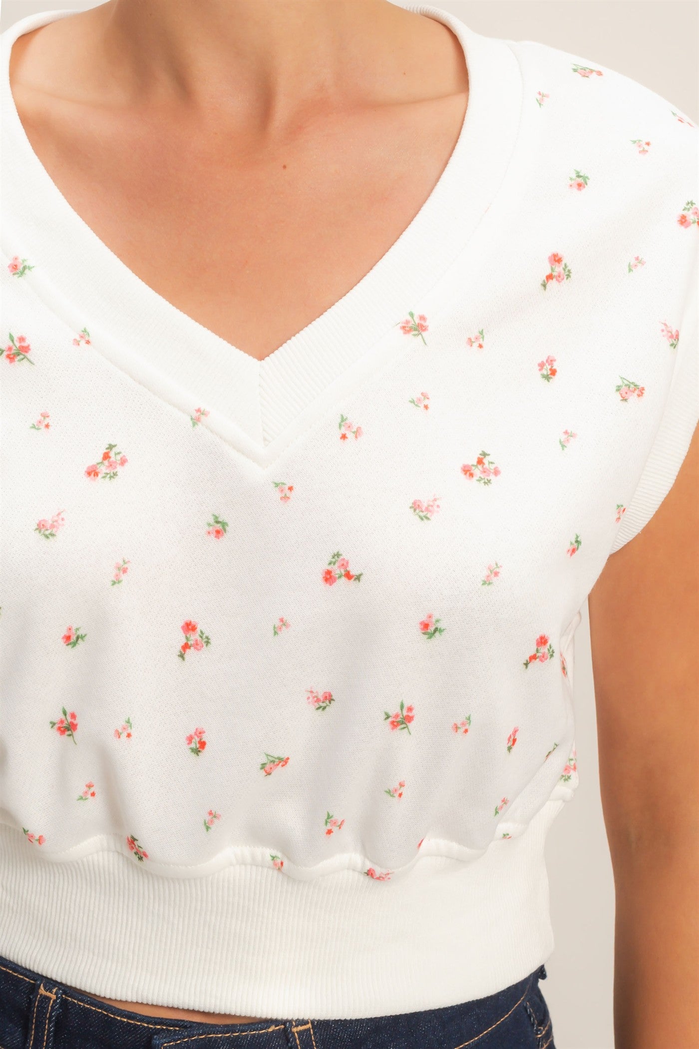 Wholesale Floral V-Neck Drawstring Top Clothing Tops HF26C372 WHITE/RED HYFVE