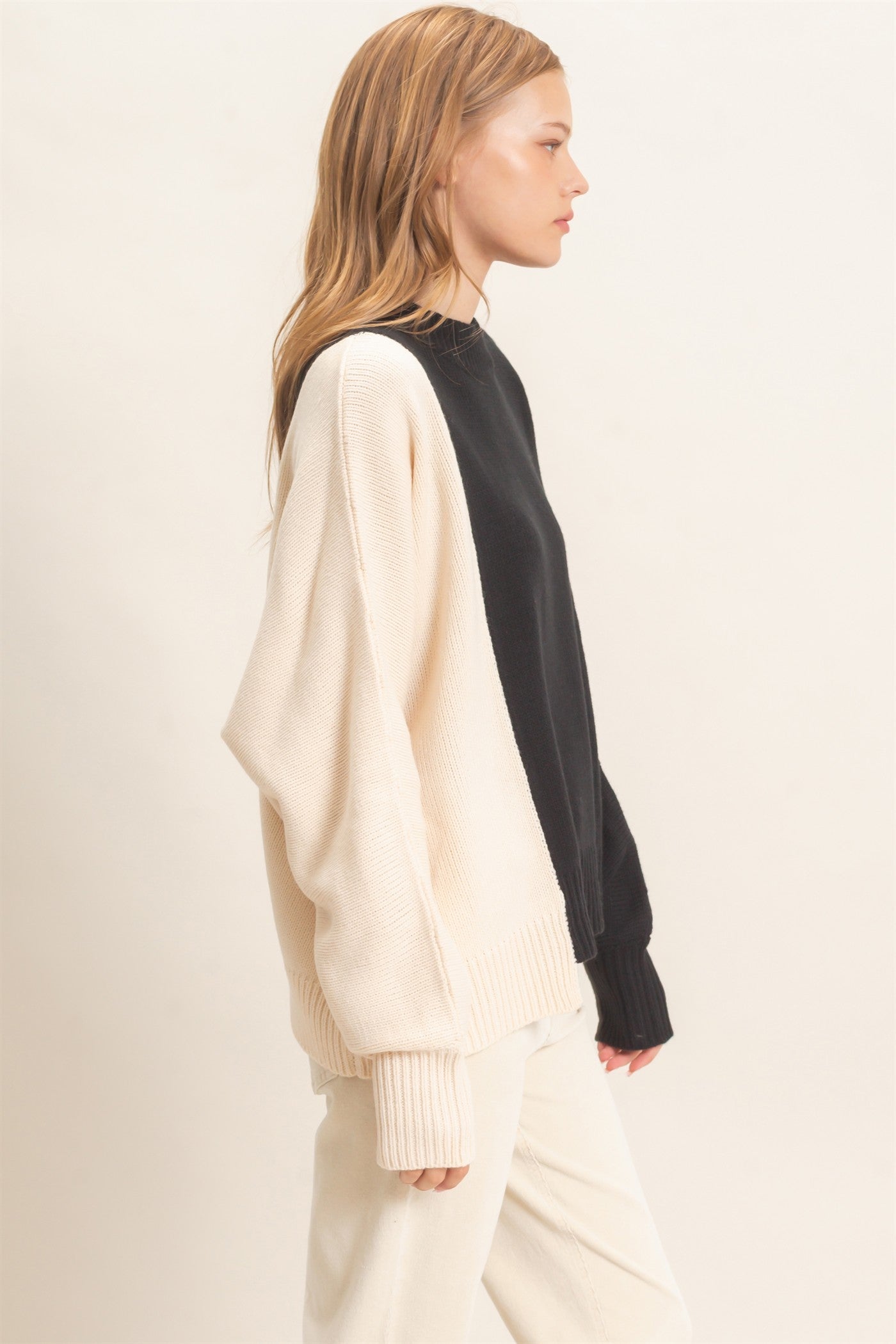 Wholesale Two-Tone Knit Sweater Sweaters HF26F184 BLACK HYFVE