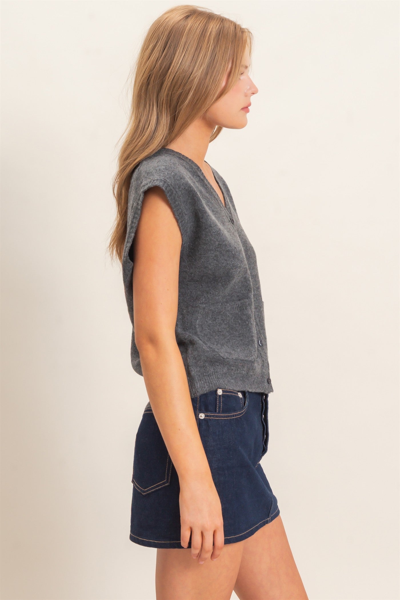 Wholesale V-Neck Buttoned Sweater Vest Sweaters HF26E349 CHARCOAL HYFVE