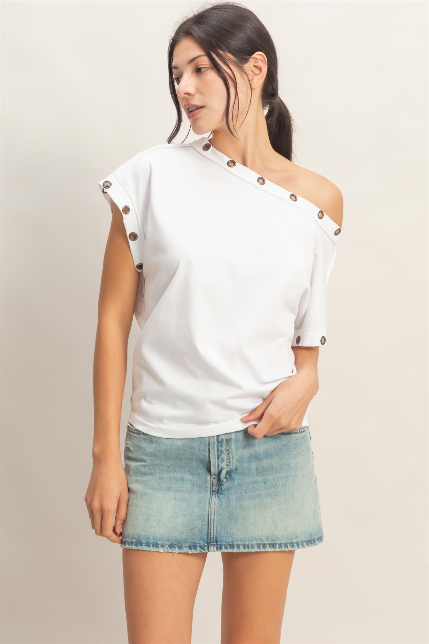 Wholesale Off Shoulder Top With Eyelets T-Shirts HF26E794 OFF WHITE HYFVE
