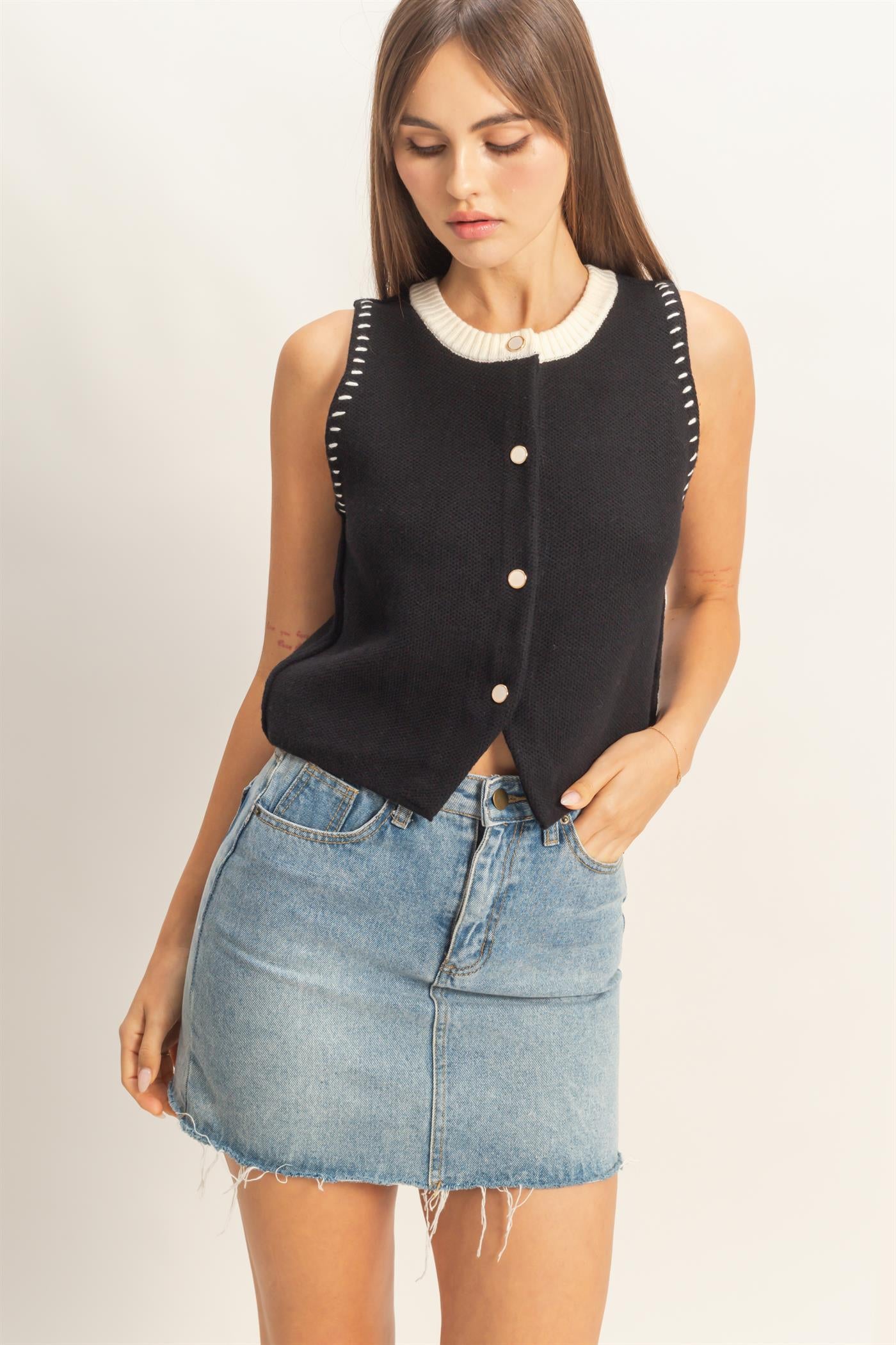 Wholesale Sleeveless Button-Up Cardigan Vest Sweaters HF26A357 BLACK HYFVE