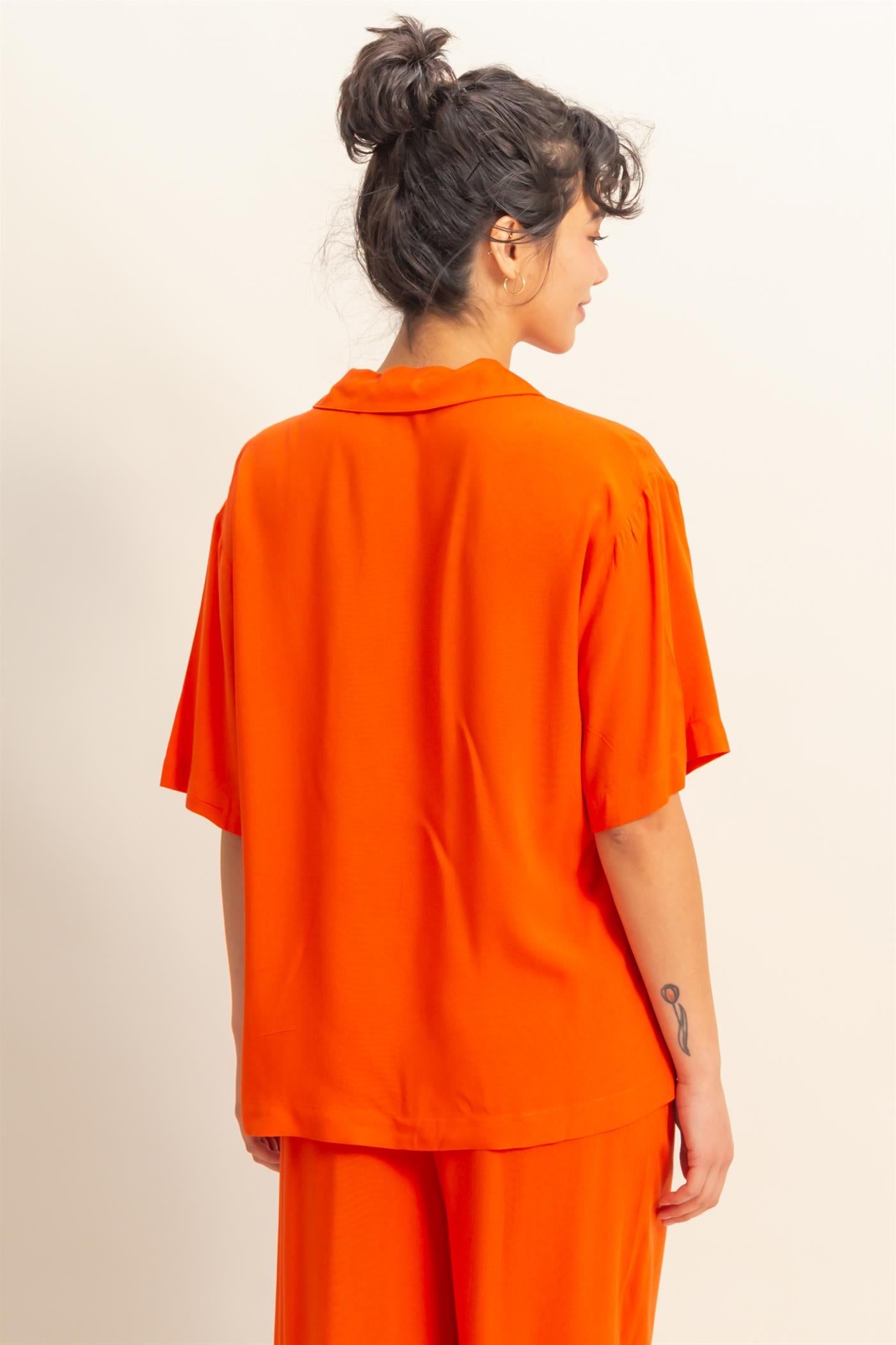 Wholesale Woven Half Button-Up Relaxed Top Clothing Tops DZ25C814 TOMATO DOUBLE ZERO