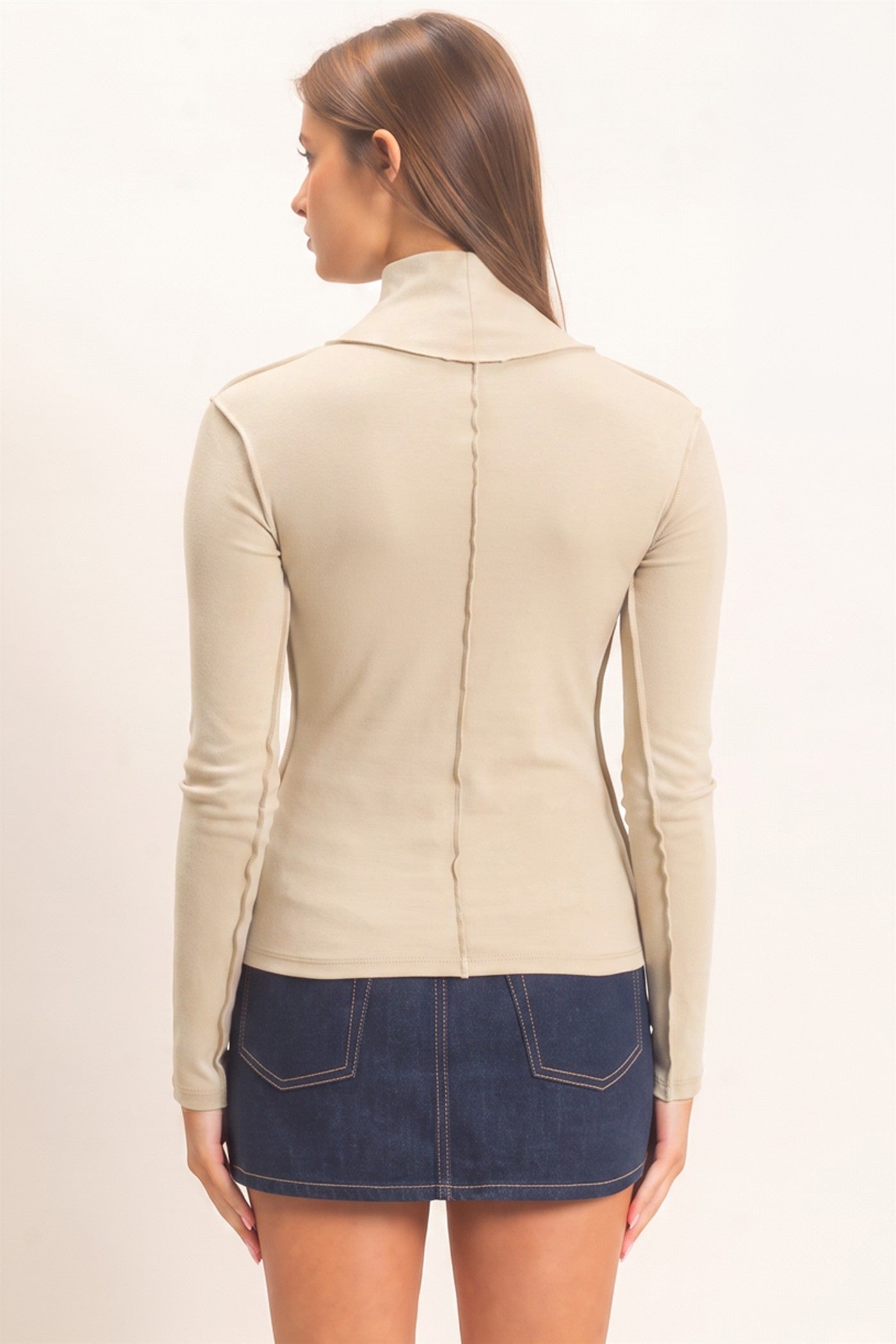 Wholesale Turtleneck Exposed Seam Long Sleeve Top Clothing Tops DZ26F241 WARM GRAY HYFVE