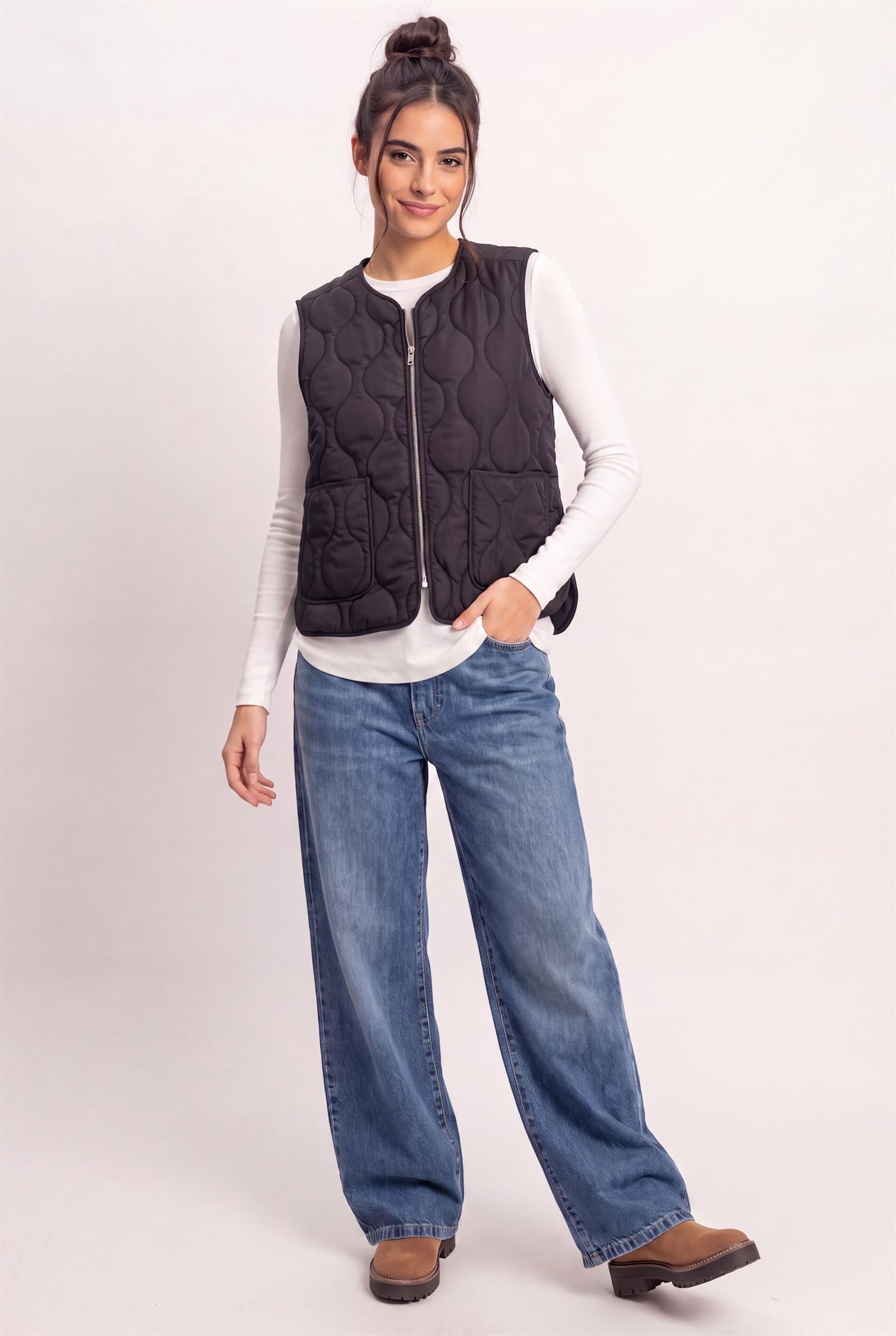 Wholesale Quilted Vest With Pockets Vests DZ26F336 BLACK DOUBLE ZERO