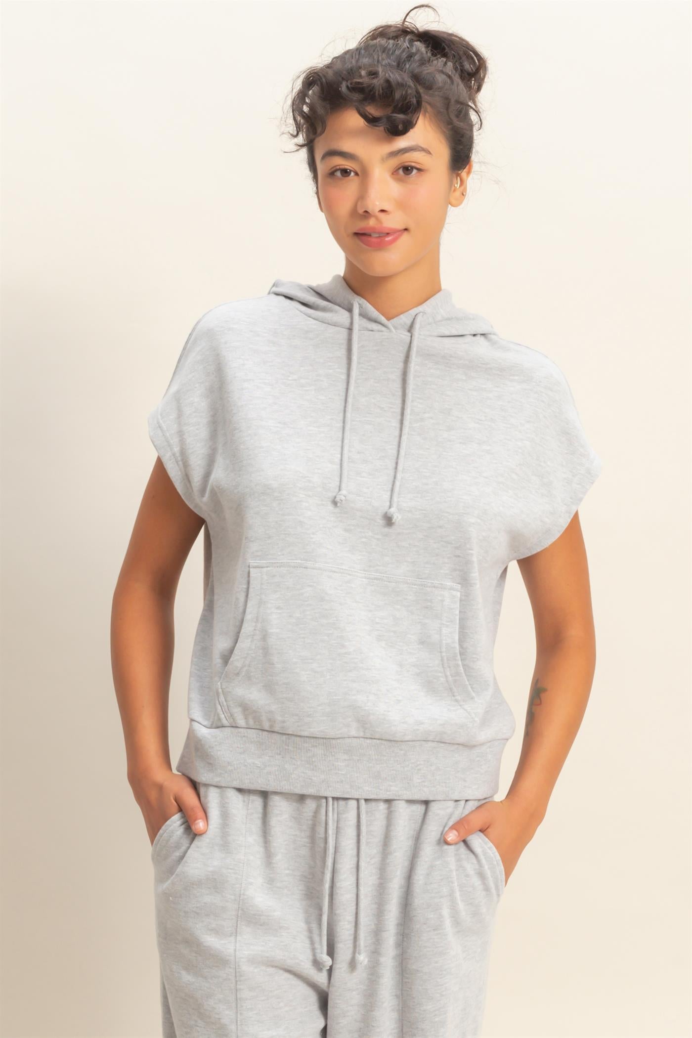 Wholesale Acid Washed Sleeveless Hooded Kangaroo Pocket Top Hoodies DZ26A411 HEATHER GRAY DOUBLE ZERO
