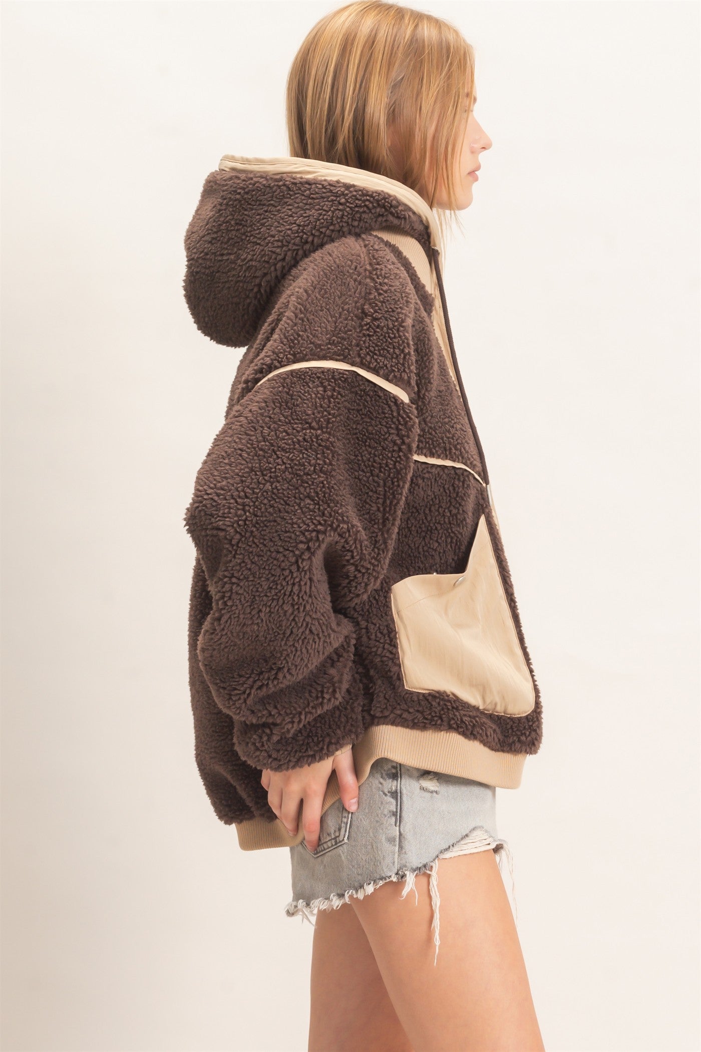 Wholesale Contrast Panel Sherpa Hooded Jacket Hoodies HF26E989 CHOCOLATE HYFVE