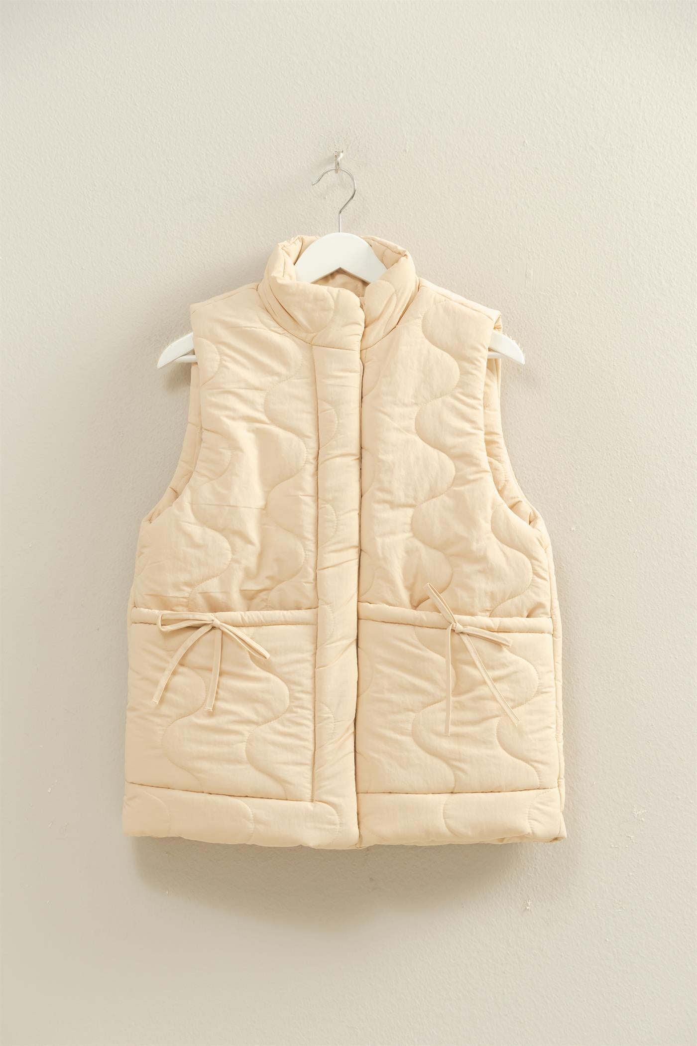 Wholesale Wave Quilted Ribbon Tie Detailed Puffer Vest Vests HF25E498 SAND HYFVE