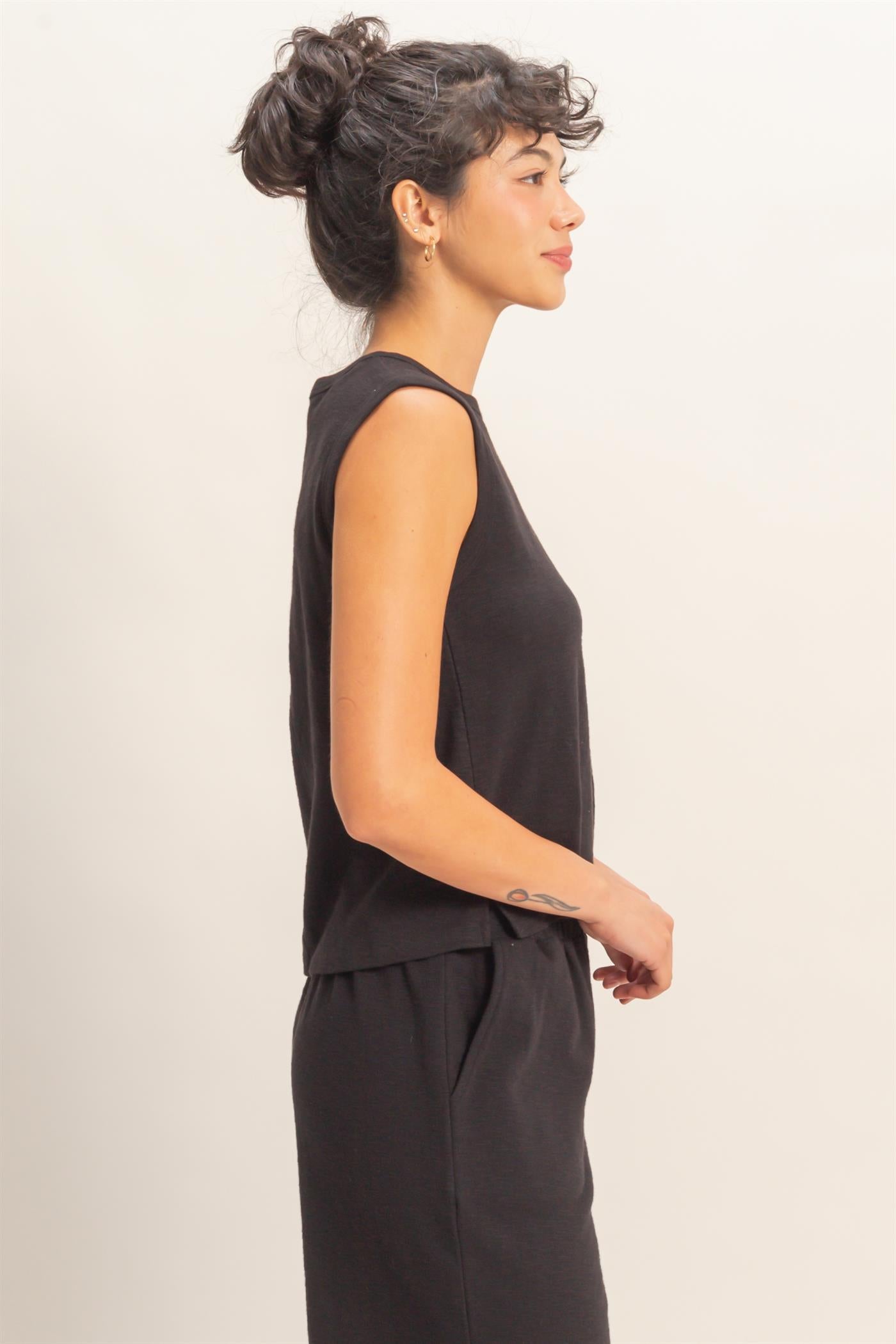 Wholesale Sleeveless Cotton Top With Pocket Clothing Tops DZ26A234 BLACK DOUBLE ZERO