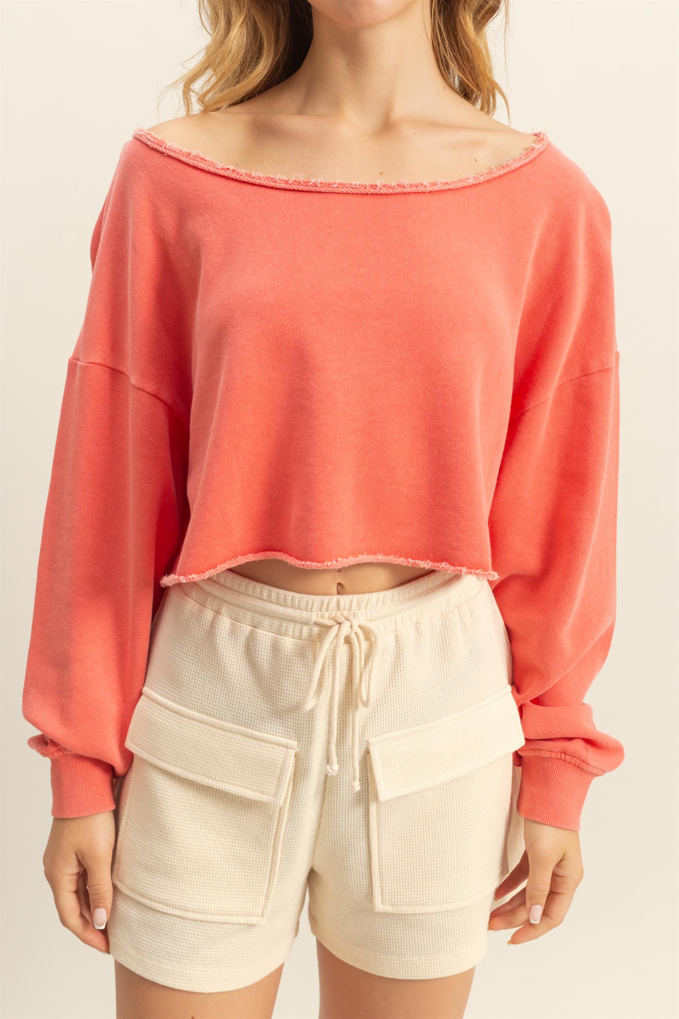 Wholesale Frayed Detail Long Sleeve Crop Top Sweatshirts DZ25A776 CORAL DOUBLE ZERO