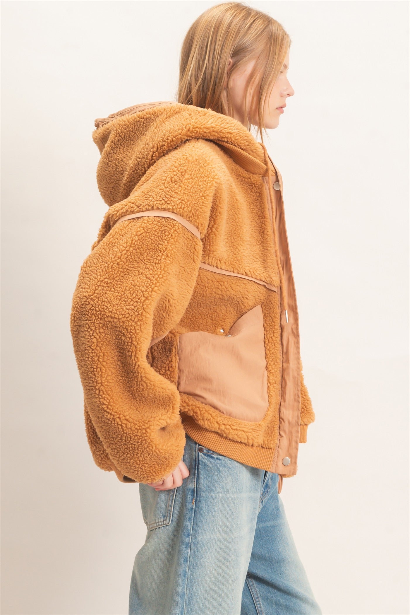 Wholesale Contrast Panel Sherpa Hooded Jacket Hoodies HF26E989 CAMEL HYFVE