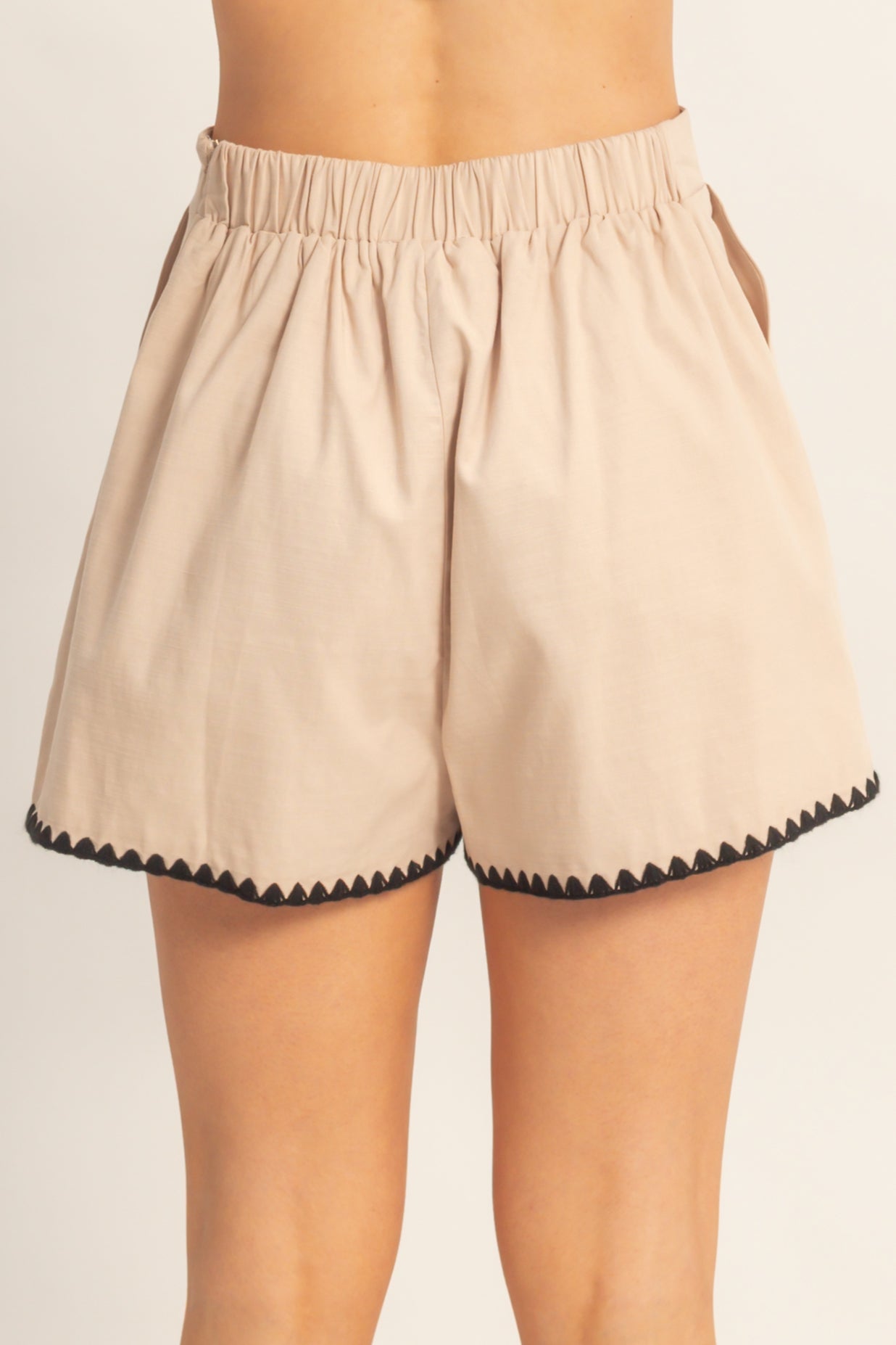 Wholesale Scallop Trim High-Waisted Shorts Shorts HF26A486 BEIGE HYFVE