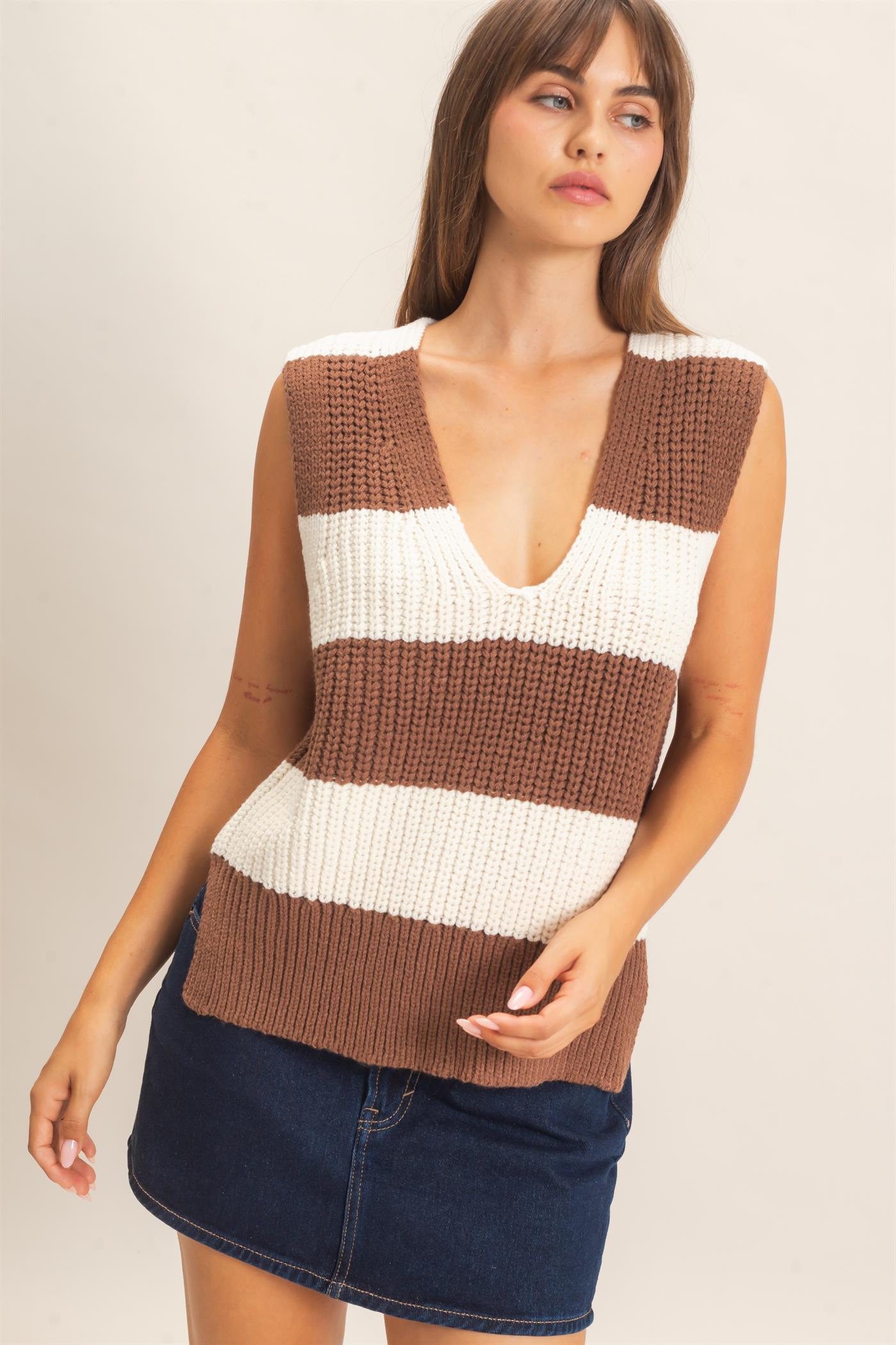 Wholesale V-Neck Striped Sweater Vest Sweaters HF26E482-D BROWN HYFVE