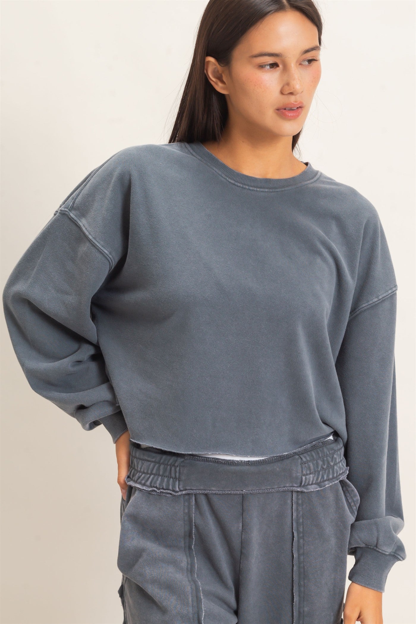 Wholesale Mineral Wash Raw Hem Cropped Sweatshirt Sweatshirts DZ26C968 DARK GRAY DOUBLE ZERO