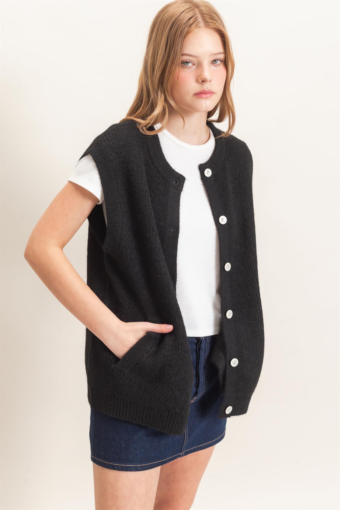 Wholesale Sleeveless Button-Up Sweater Vest Sweaters HF26E304 BLACK HYFVE