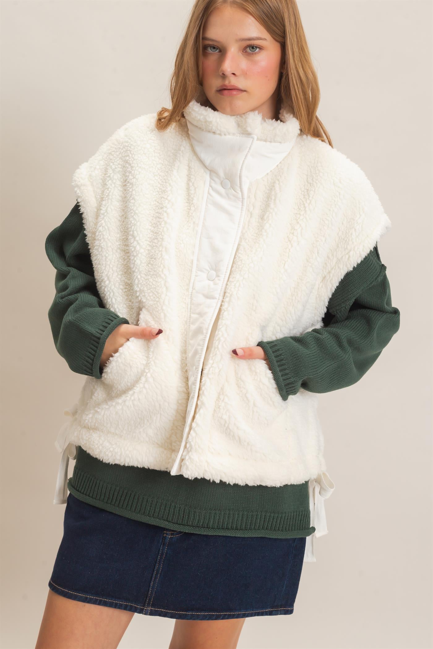 Wholesale Sherpa Vest With Snap Closure Outerwear HF26F131-D WHITE HYFVE