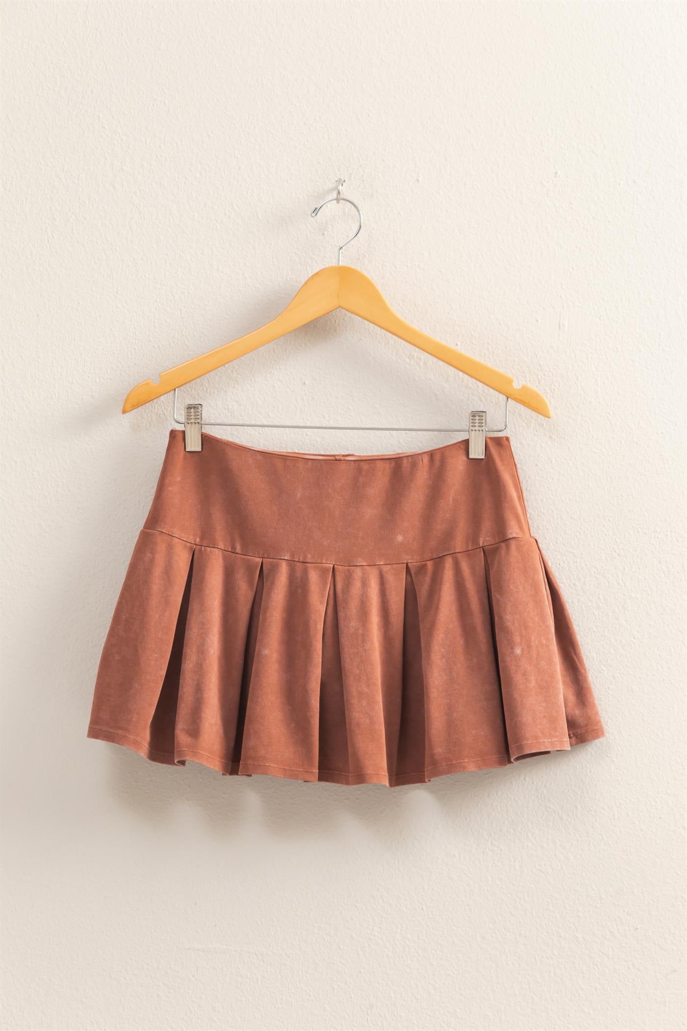Wholesale Mid Rise Pleated Mini Skort Skorts DZ25A930 CHESTNUT DOUBLE ZERO