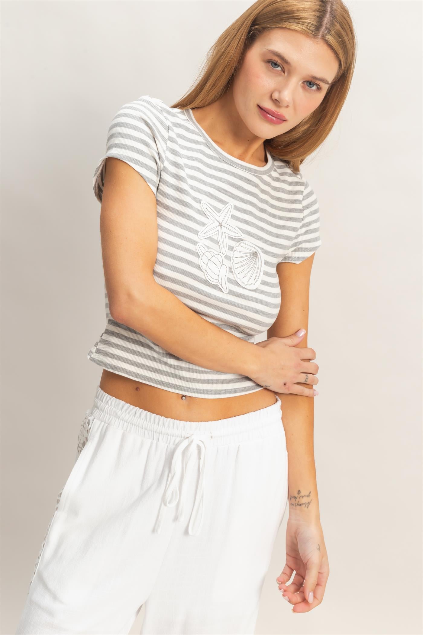 Wholesale Striped Embroidered Patch Top T-Shirts HF26C225 HEATHER GRAY HYFVE