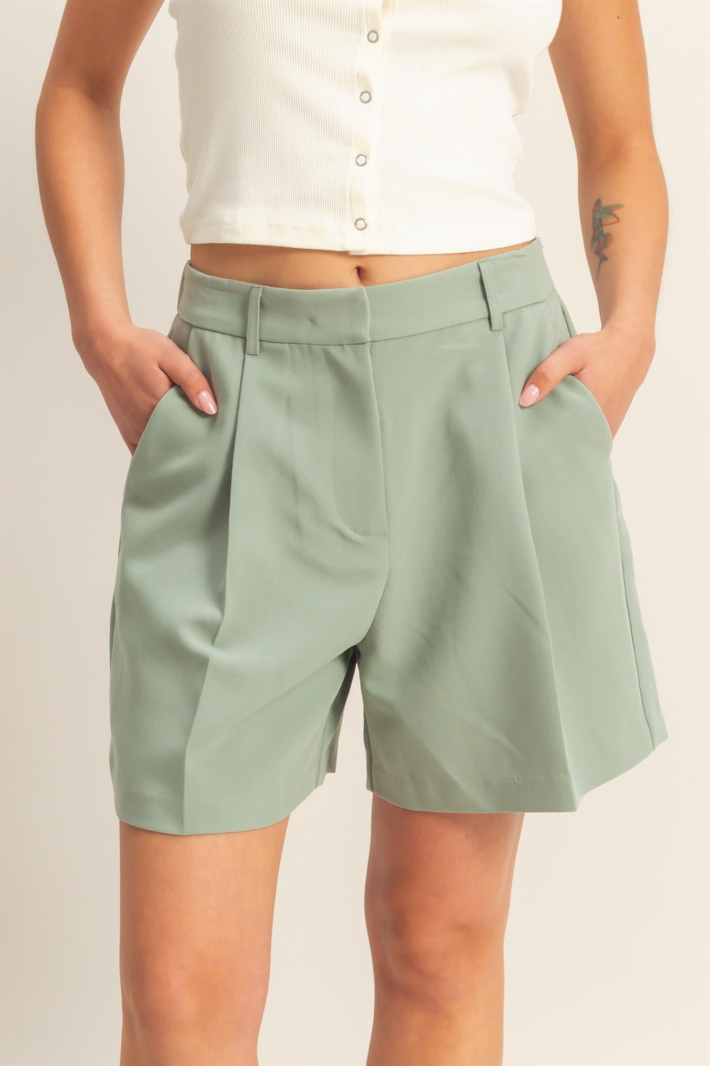 Wholesale High Waist Pleated Chic Shorts Shorts DZ25E127 SAGE GREEN DOUBLE ZERO
