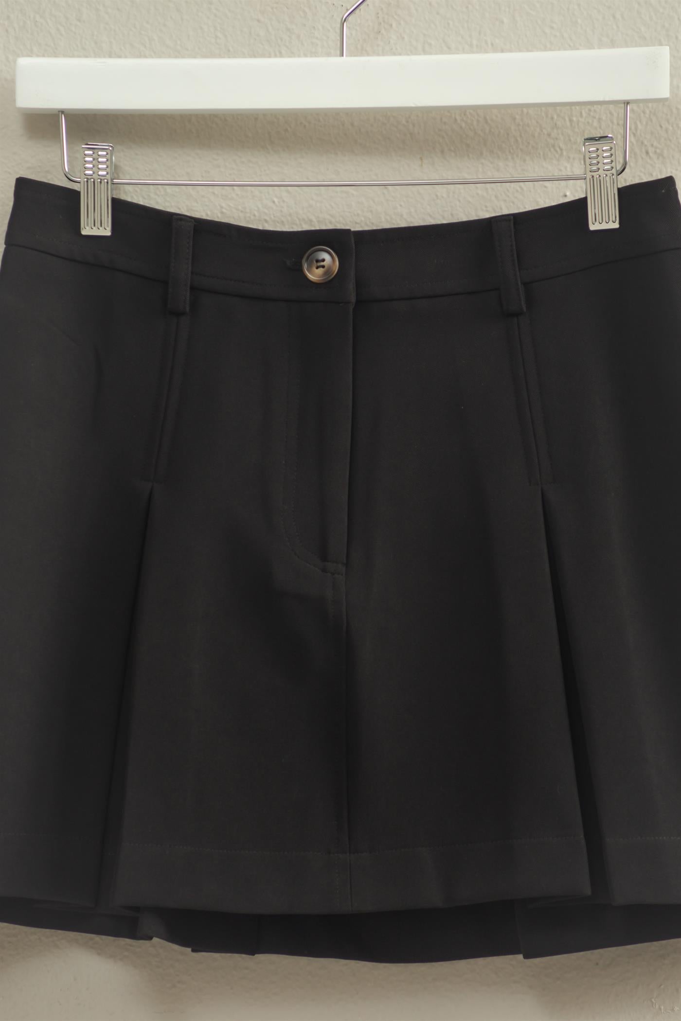 Wholesale Pleated Mini Skirt With Tailored Waistband Skirts HF25C867 BLACK HYFVE