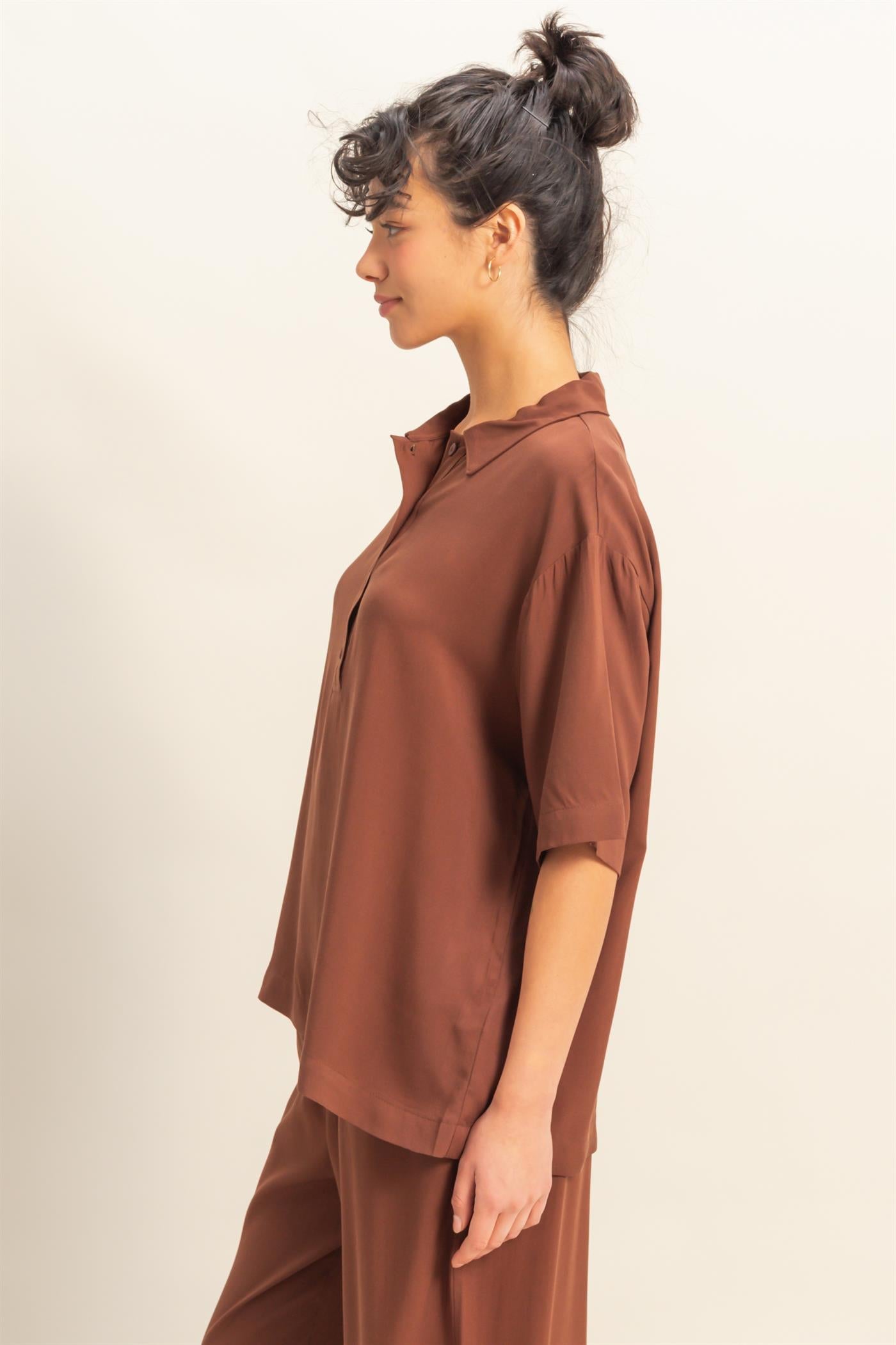 Wholesale Woven Half Button-Up Relaxed Top Clothing Tops DZ25C814 CHESTNUT DOUBLE ZERO