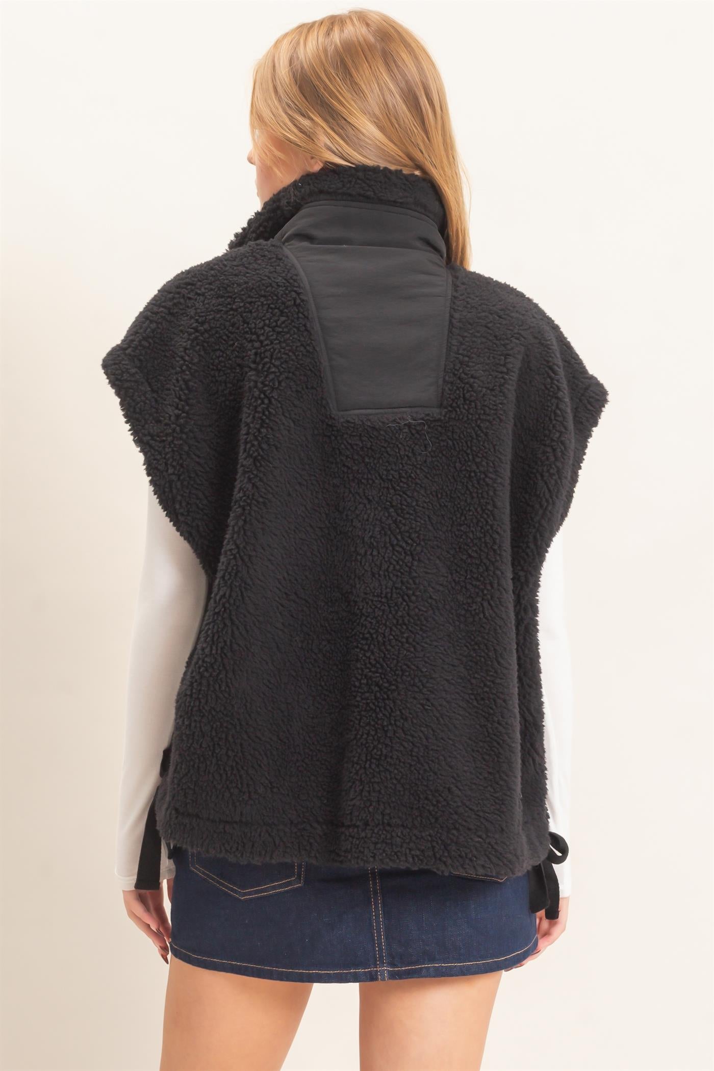 Wholesale Sherpa Vest With Snap Closure Outerwear HF26F131-D BLACK HYFVE