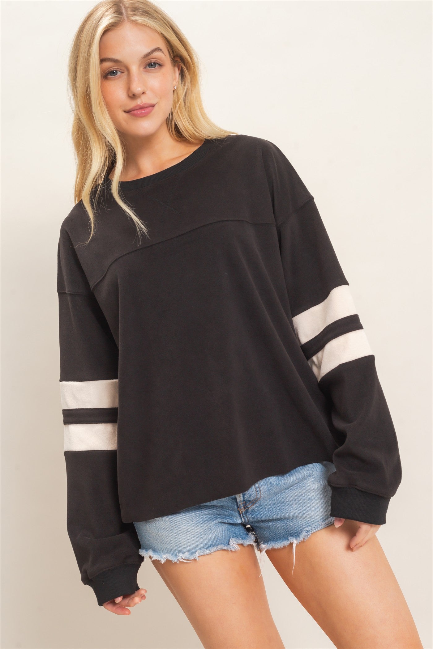 Wholesale Crew Neck Long Sleeve Sweatshirt Sweatshirts HF26E425 BLACK HYFVE
