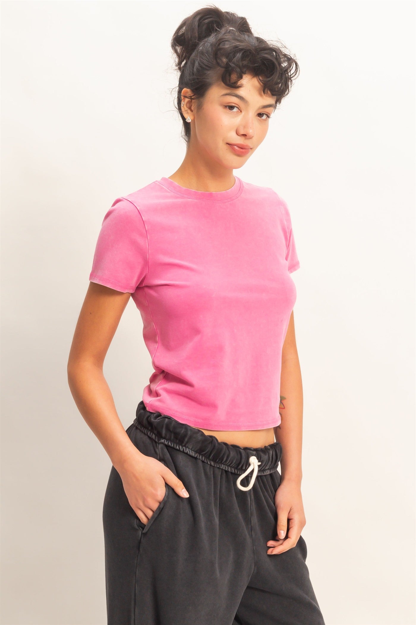 Wholesale Mineral Washed Short Sleeve Crew Neck Top T-Shirts DZ26A743 FUCHSIA DOUBLE ZERO