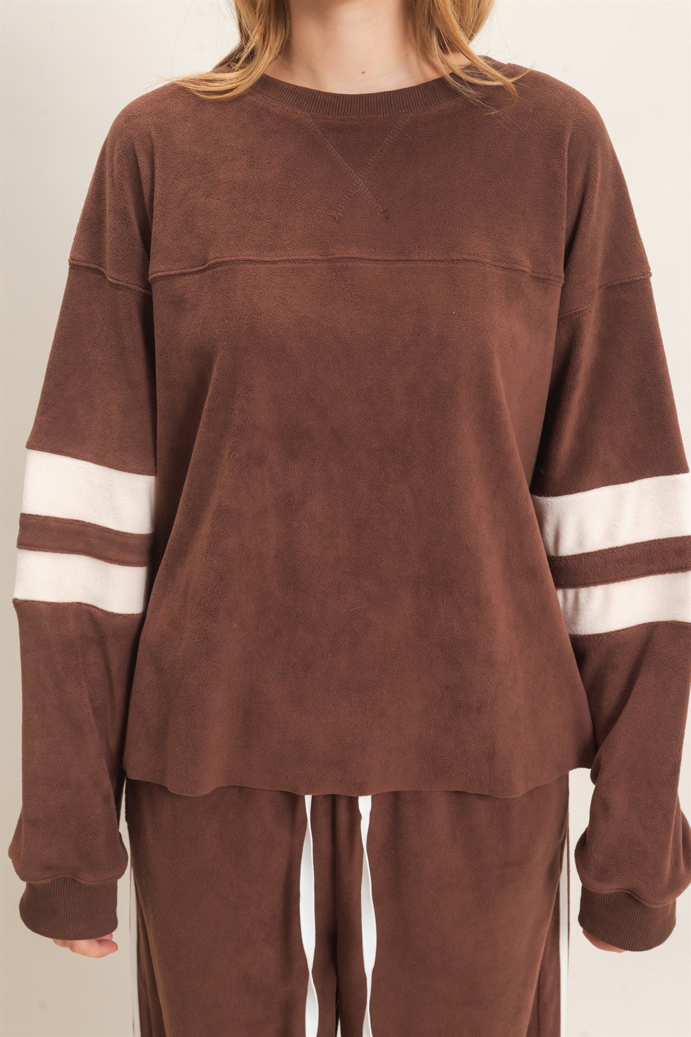 Wholesale Crew Neck Long Sleeve Sweatshirt Sweatshirts HF26E425 CHOCOLATE HYFVE