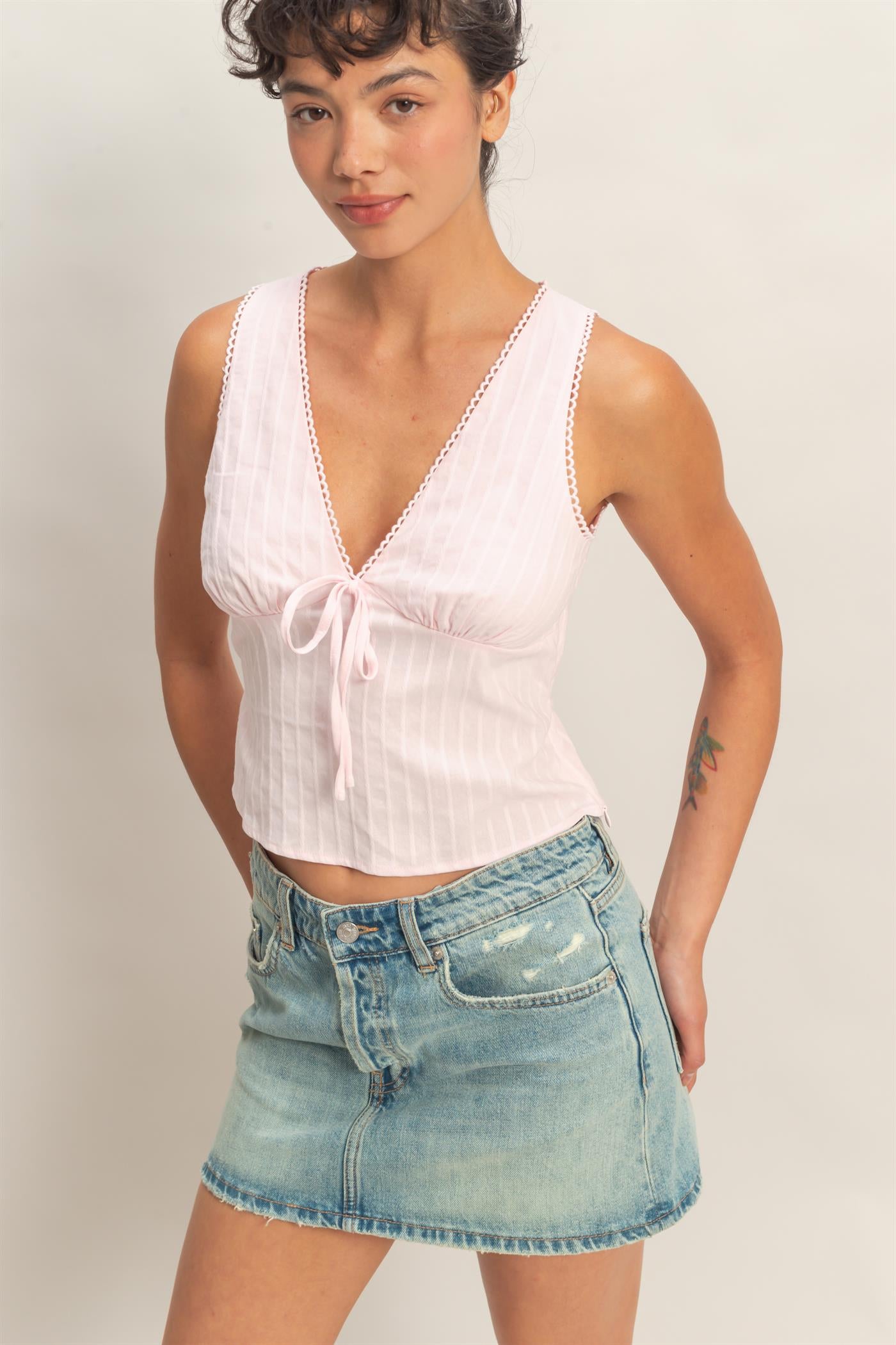 Wholesale Sleeveless Scallop Trim V-Neck Tie-Back Top Clothing Tops DZ26C185 SOFT PINK DOUBLE ZERO