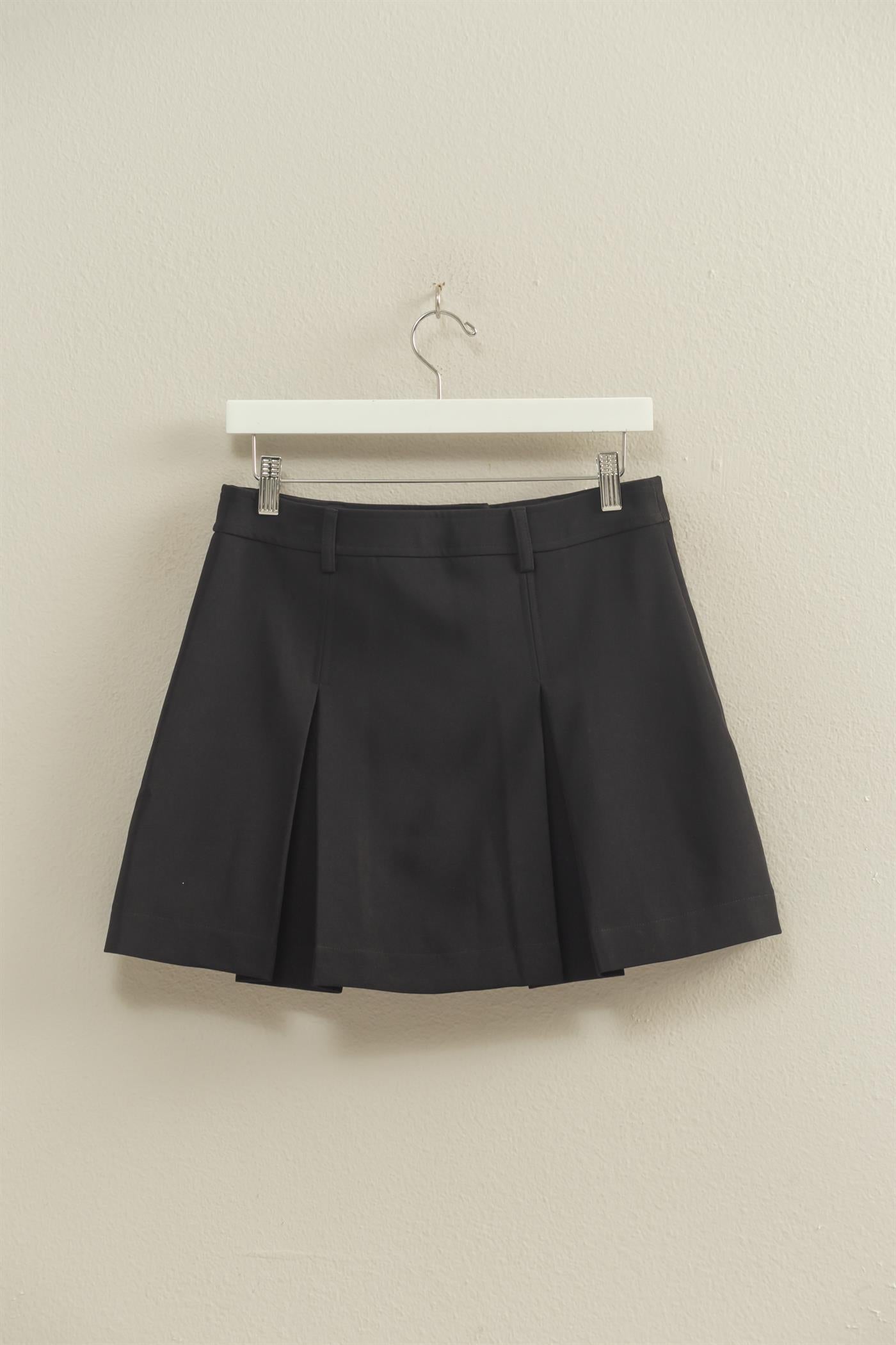 Wholesale Pleated Mini Skirt With Tailored Waistband Skirts HF25C867 BLACK HYFVE