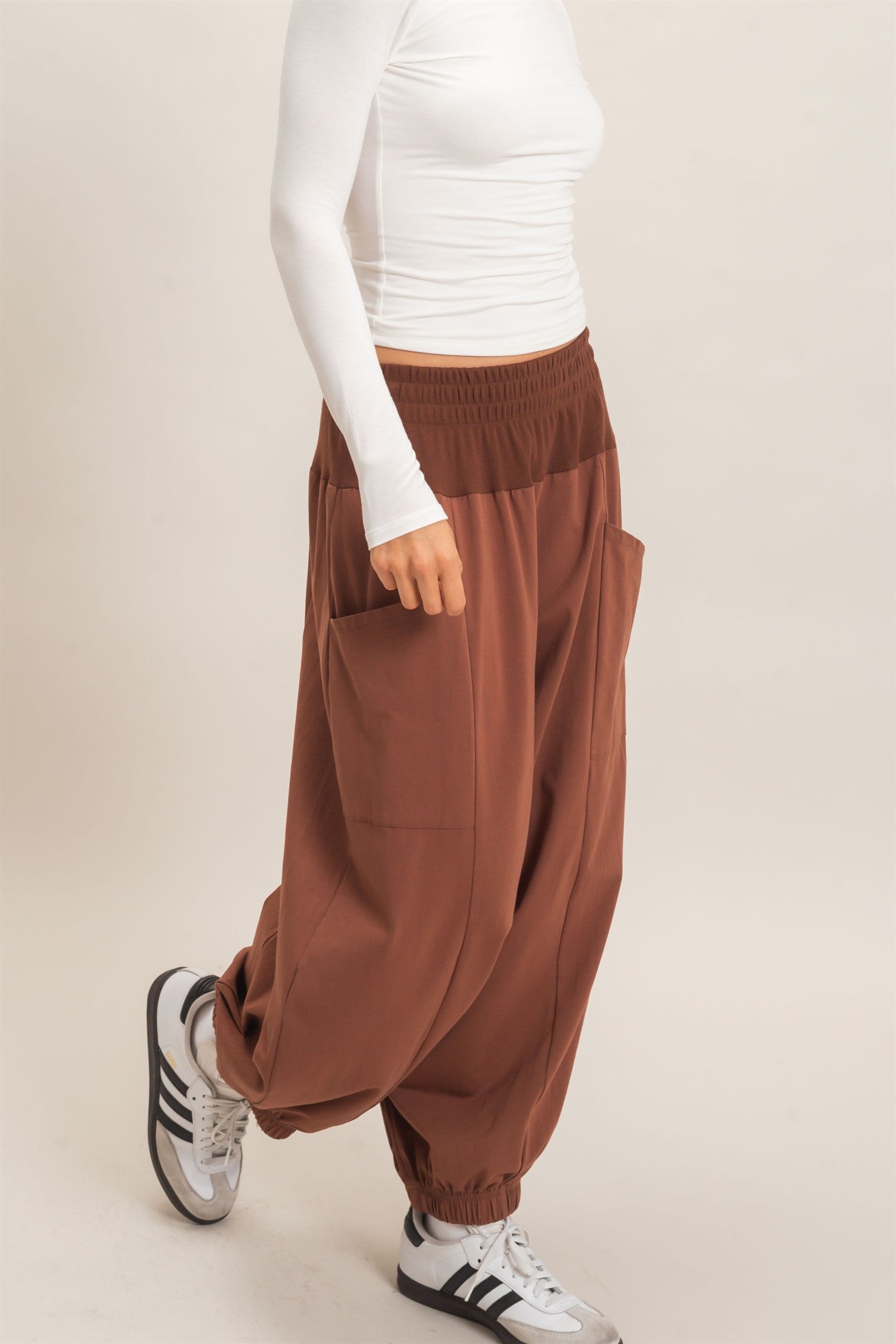 Wholesale Elastic Waistband Jogger Pants Joggers HF26F295 CHOCOLATE HYFVE