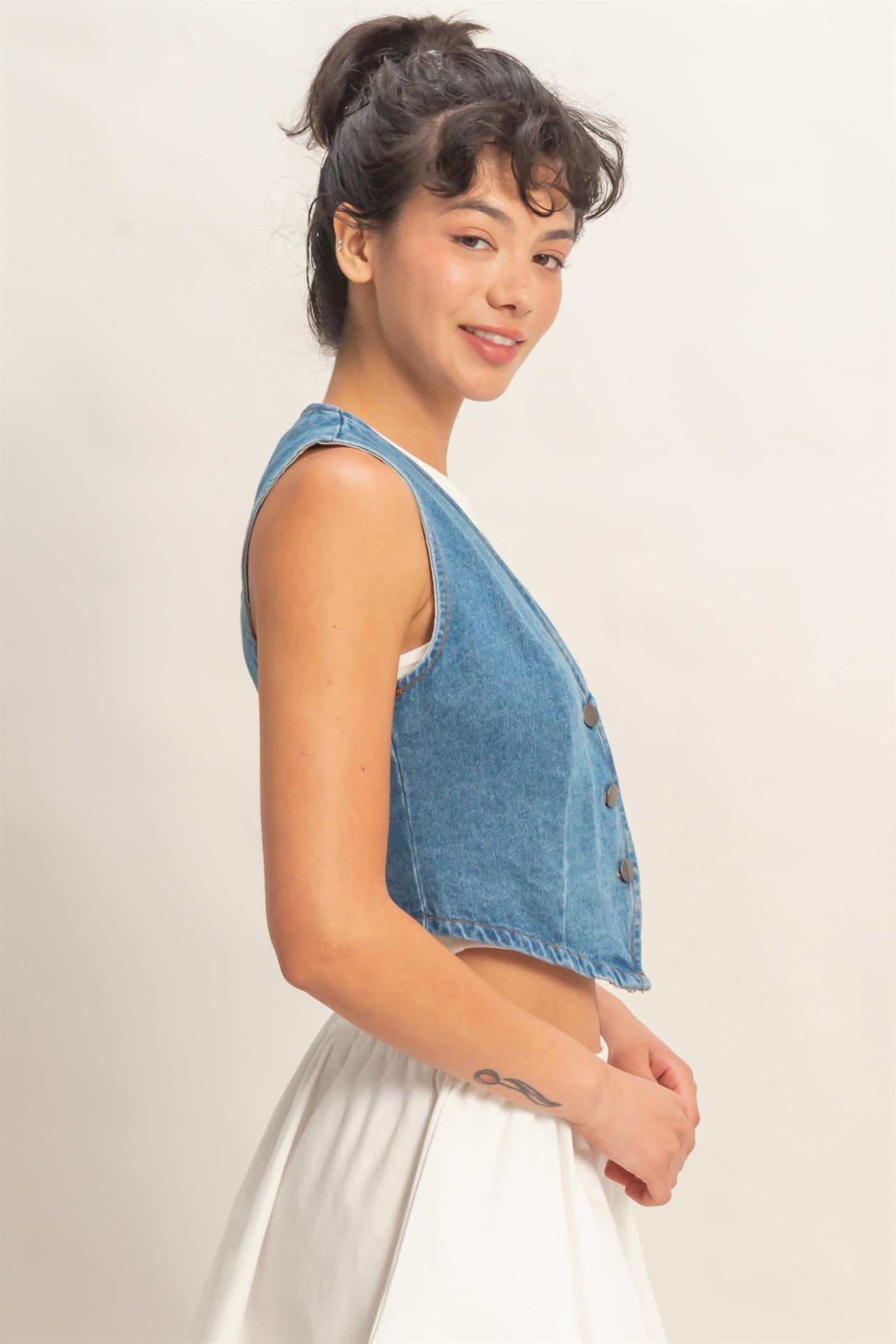 Wholesale V-Neck Sleeveless Denim Vest Clothing Tops DZ26C736 MEDIUM BLUE DOUBLE ZERO