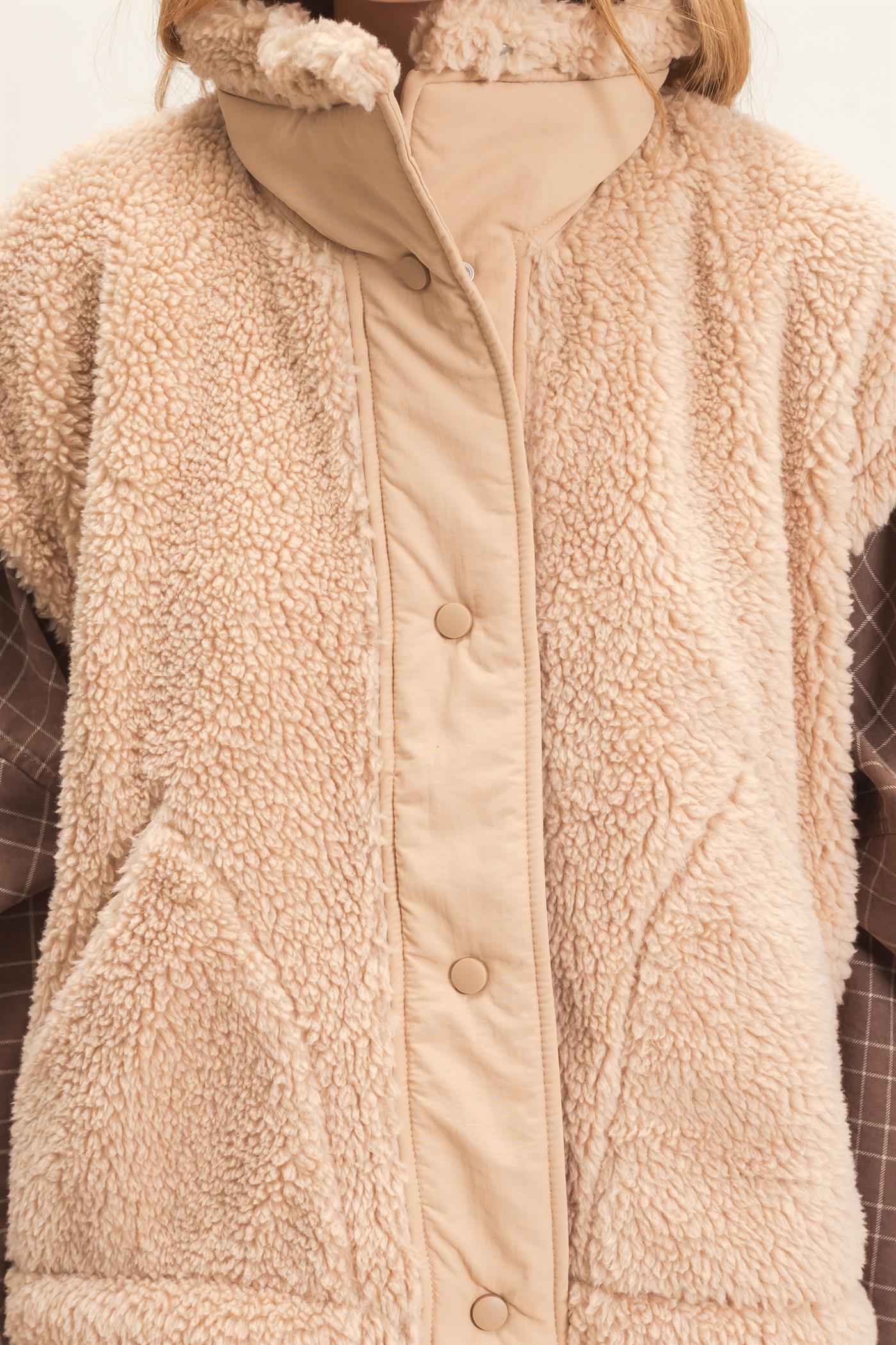 Wholesale Sherpa Vest With Snap Closure Outerwear HF26F131-D BEIGE HYFVE