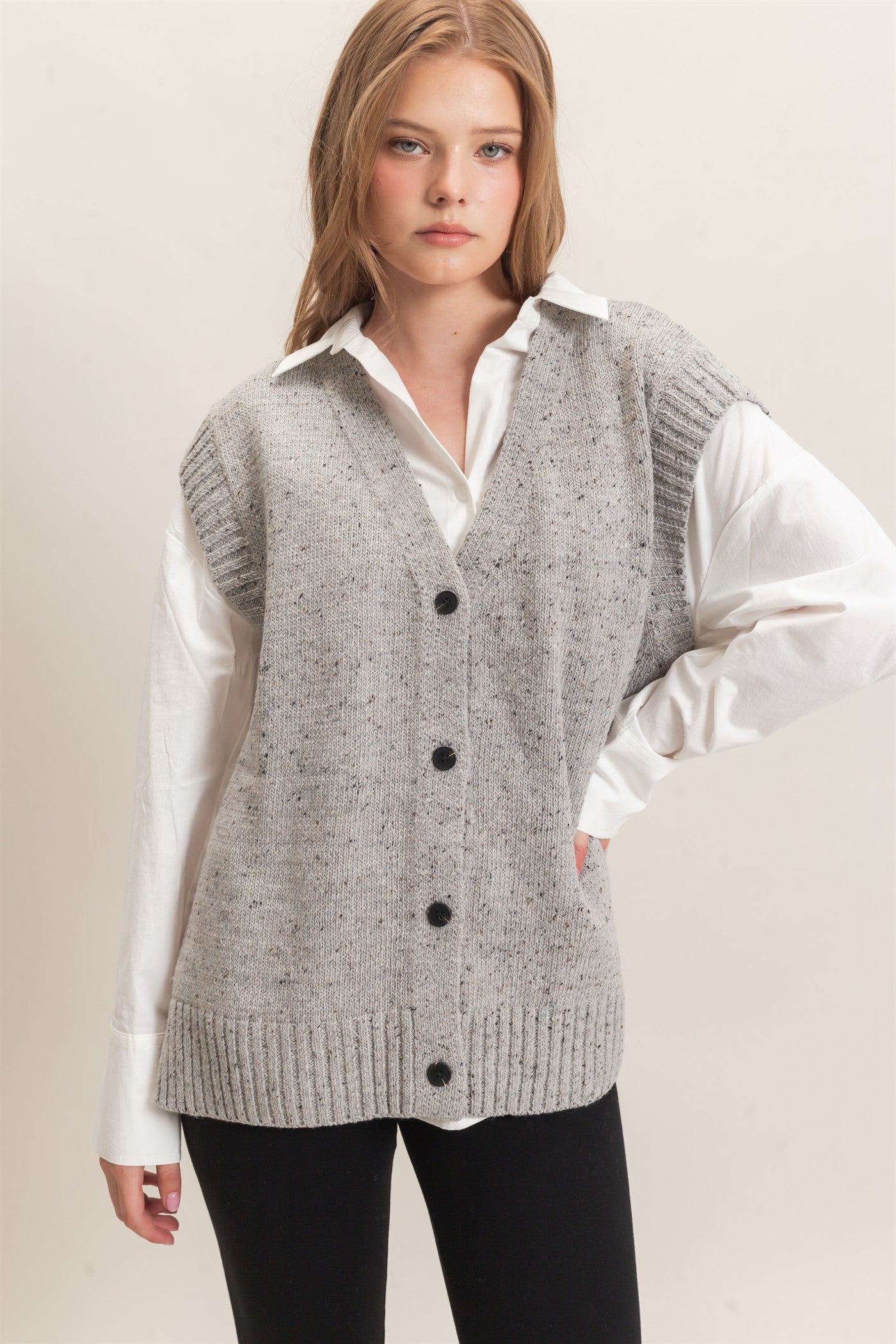 Wholesale V-Neck Knit Vest Sweaters HF26E484 GRAY HYFVE