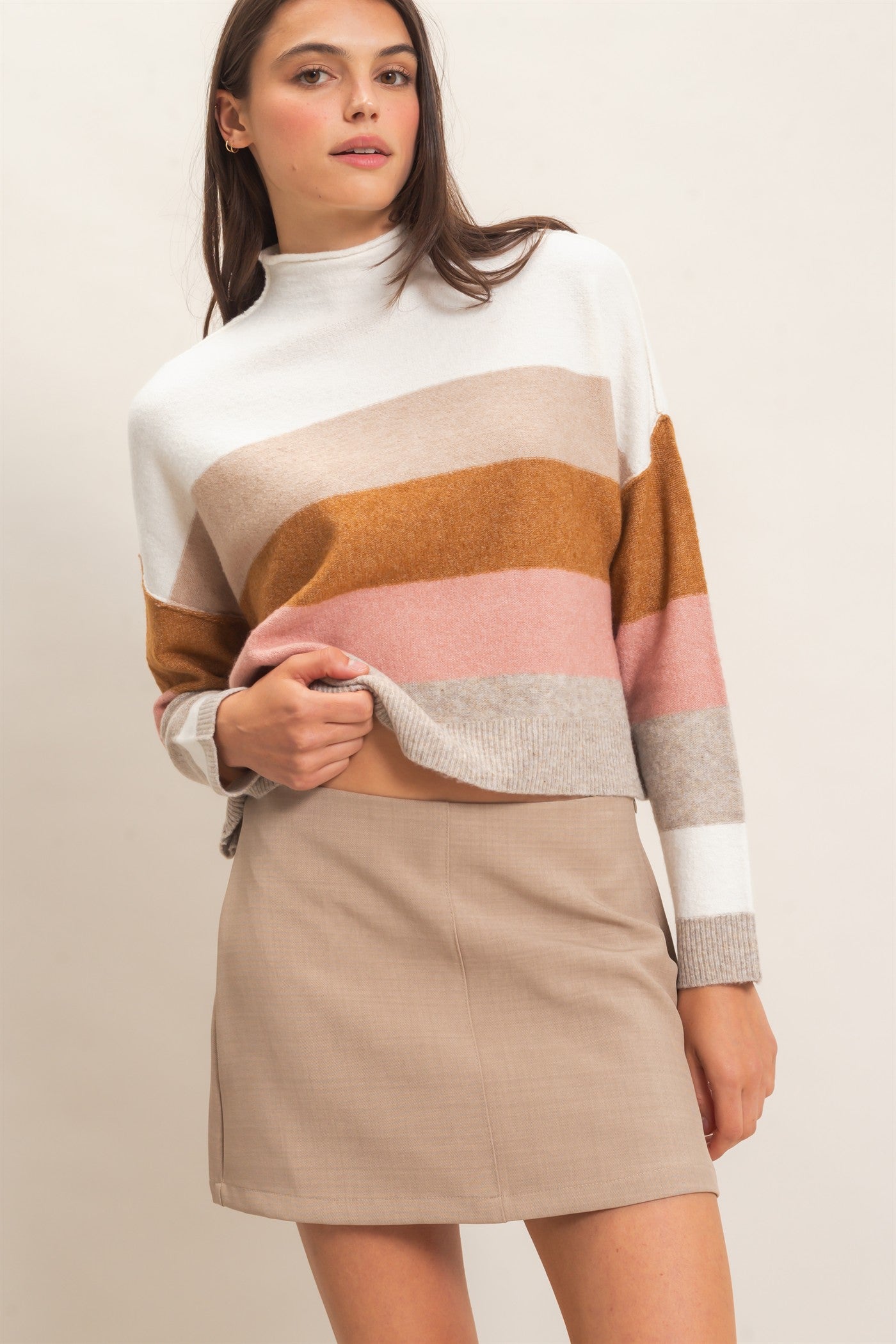 Wholesale Color Block Turtleneck Sweater Sweaters HF26E362 BEIGE COMBO HYFVE