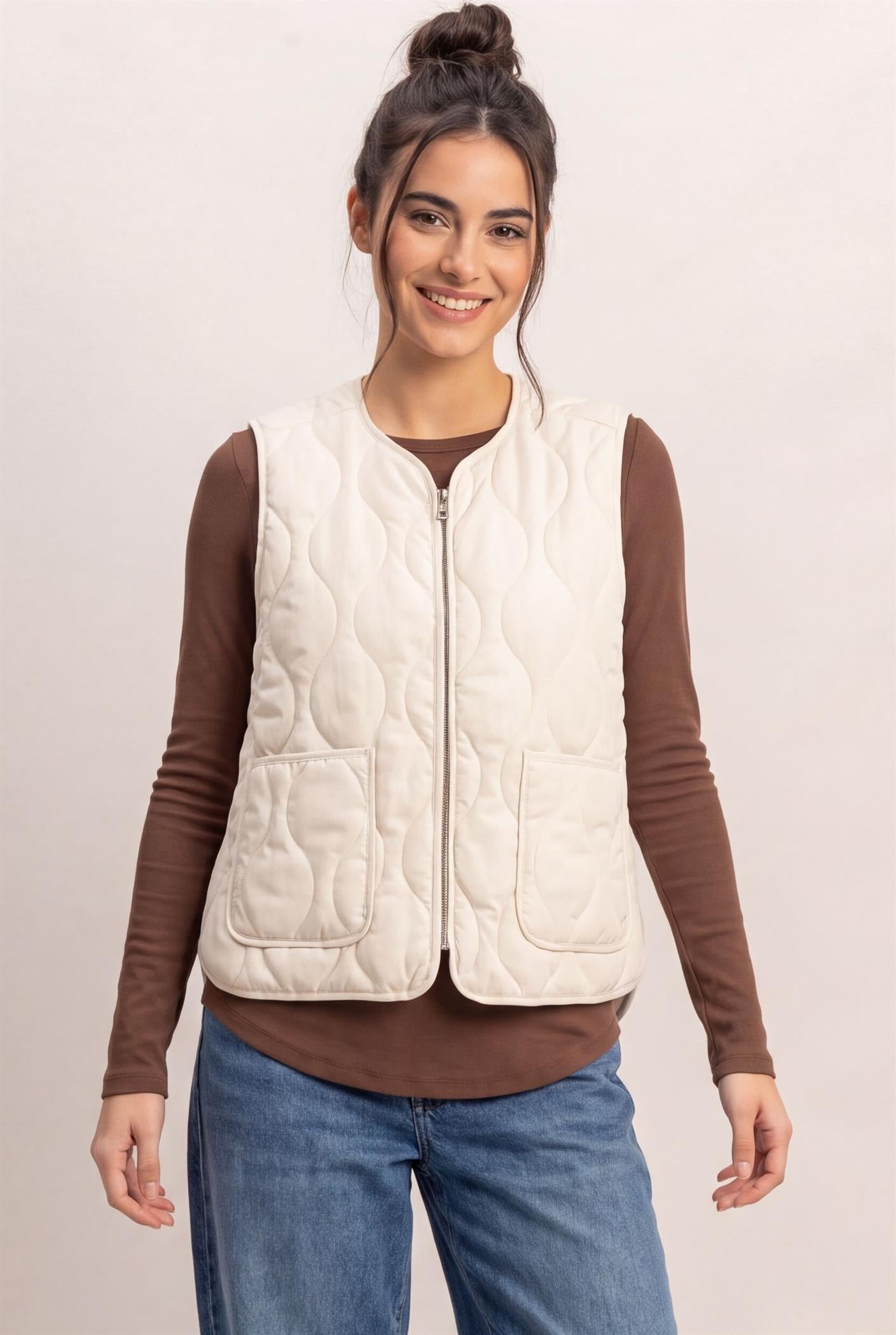 Wholesale Quilted Vest With Pockets Vests DZ26F336 CREAM DOUBLE ZERO