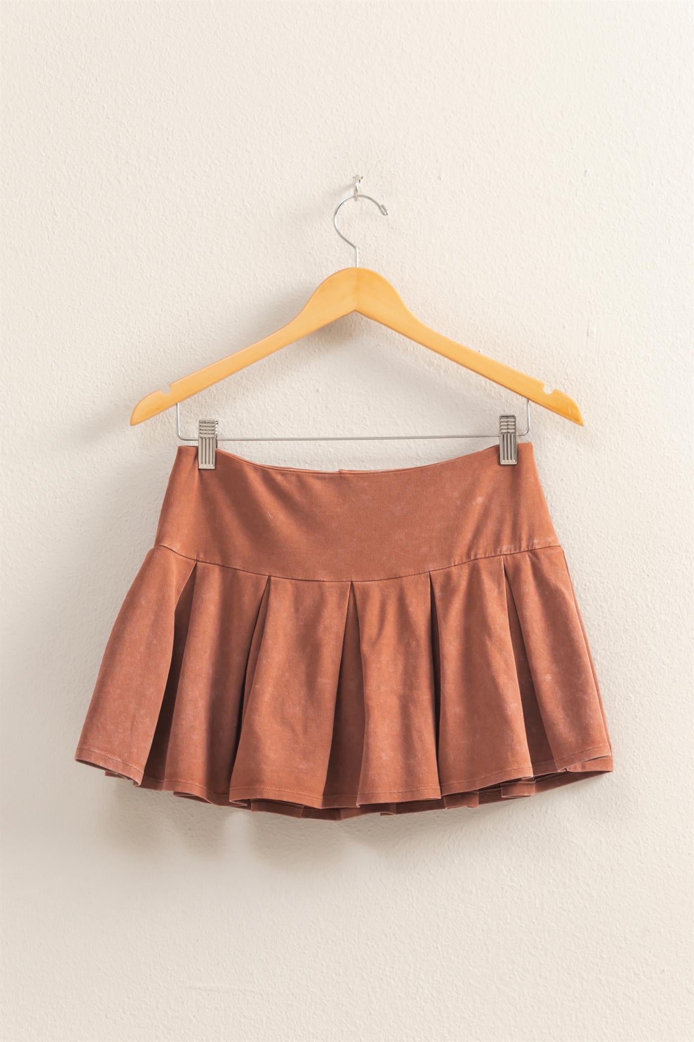 Wholesale Mid Rise Pleated Mini Skort Skorts DZ25A930 CHESTNUT DOUBLE ZERO