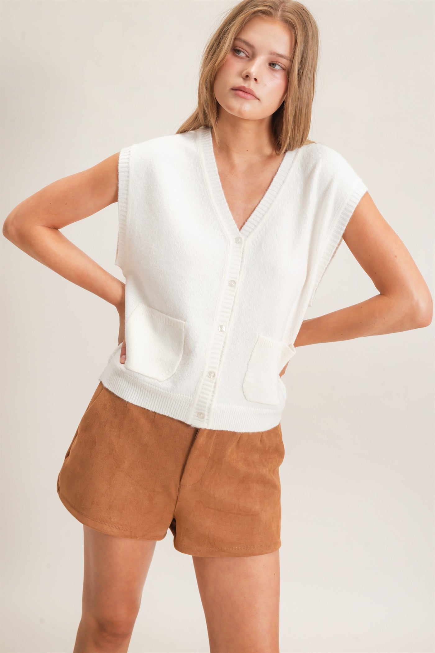 Wholesale V-Neck Buttoned Sweater Vest Sweaters HF26E349 OFF WHITE HYFVE