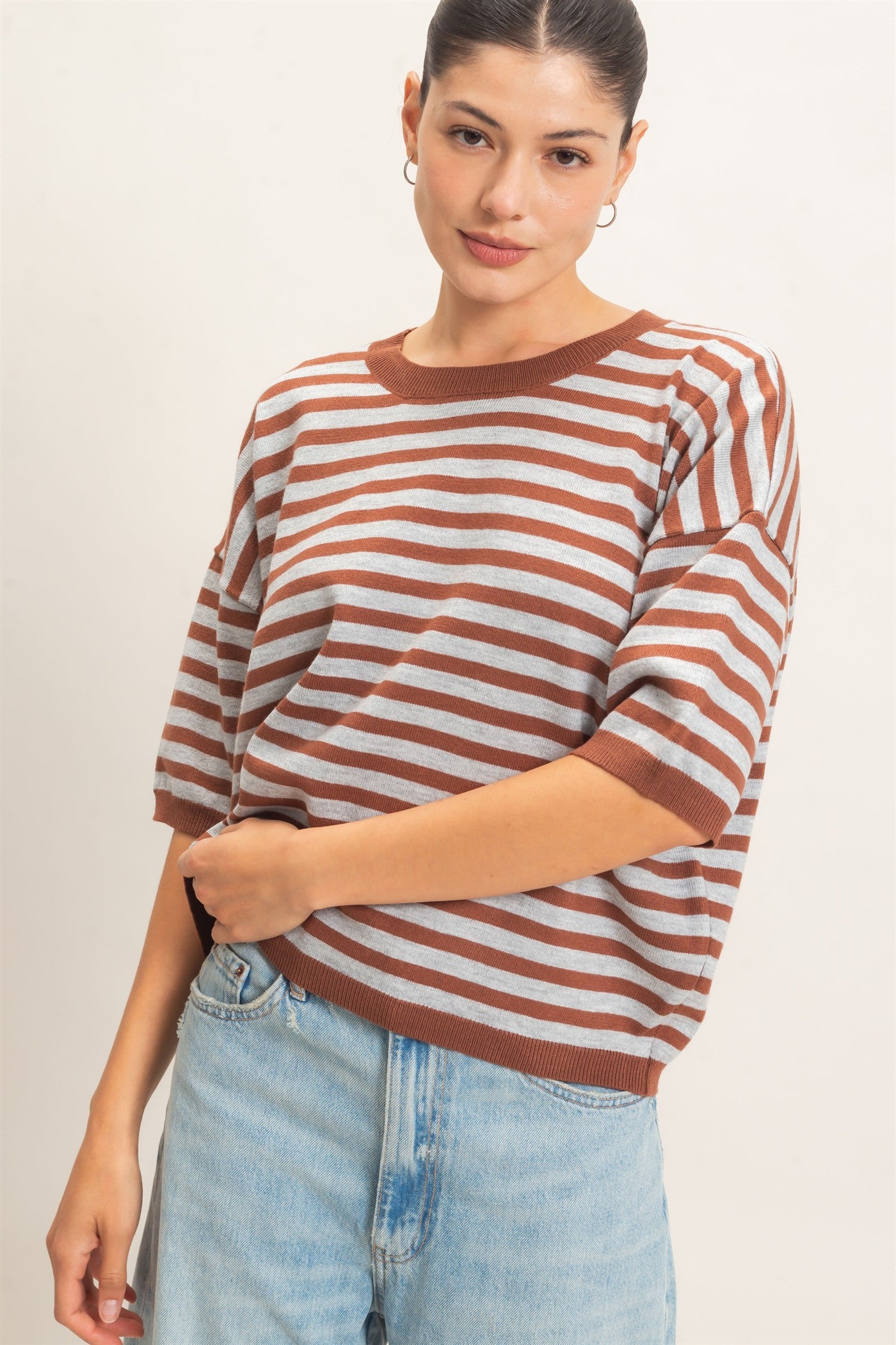 Wholesale Striped Crew Neck Sweater Sweaters HF26E234 BROWN HYFVE