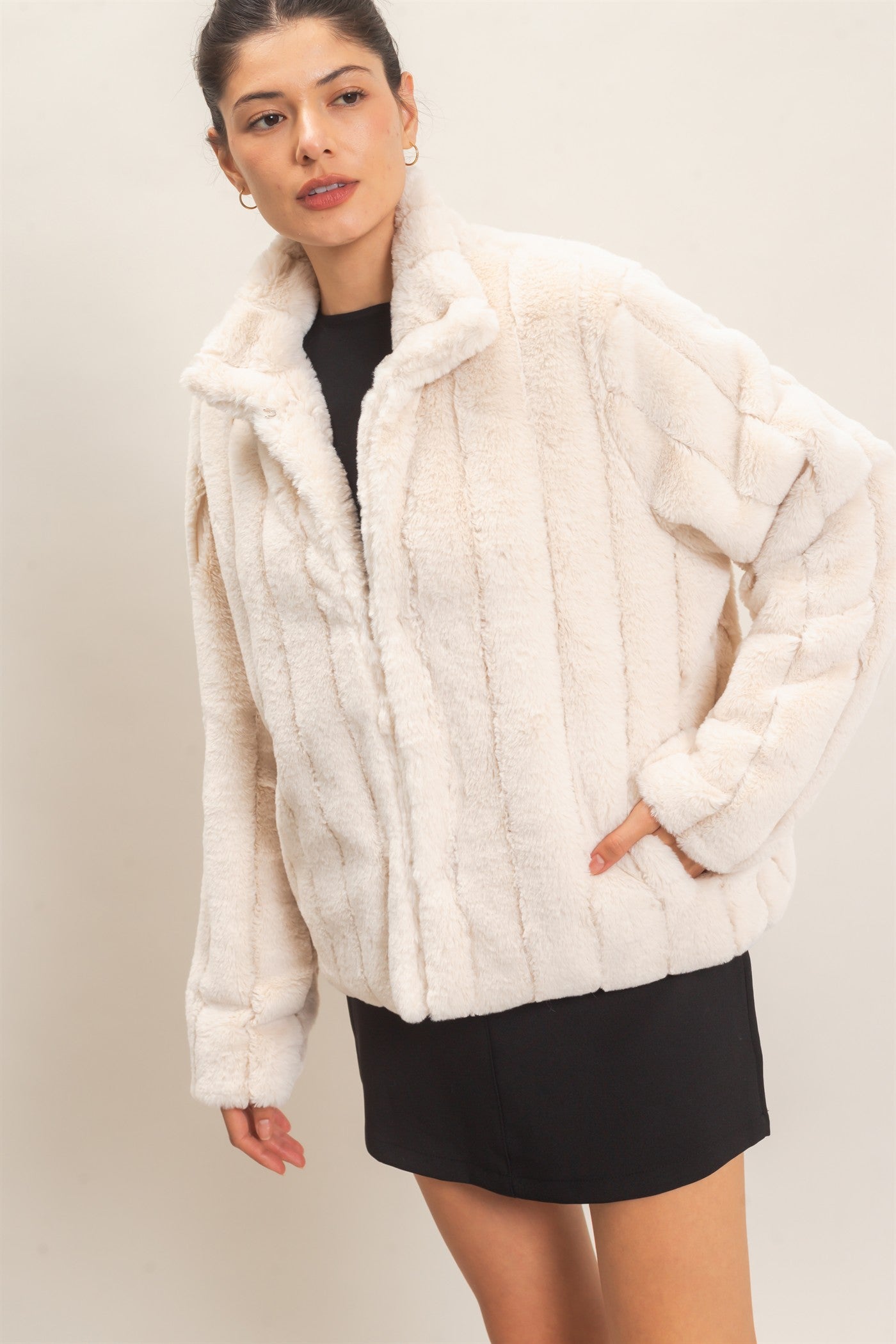 Wholesale Faux Fur Jacket Coats & Jackets HF26F203 IVORY HYFVE