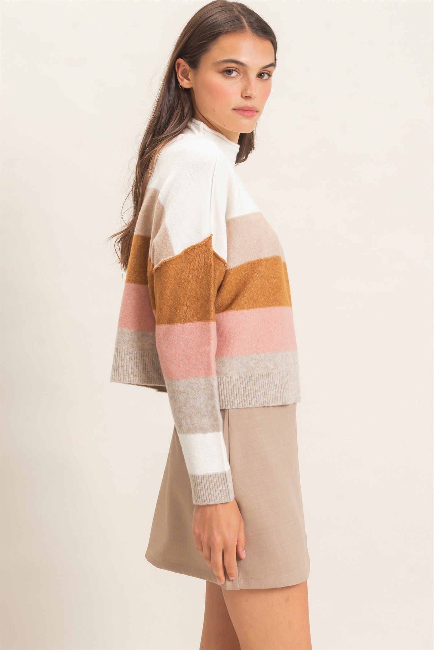 Wholesale Color Block Turtleneck Sweater Sweaters HF26E362 BEIGE COMBO HYFVE