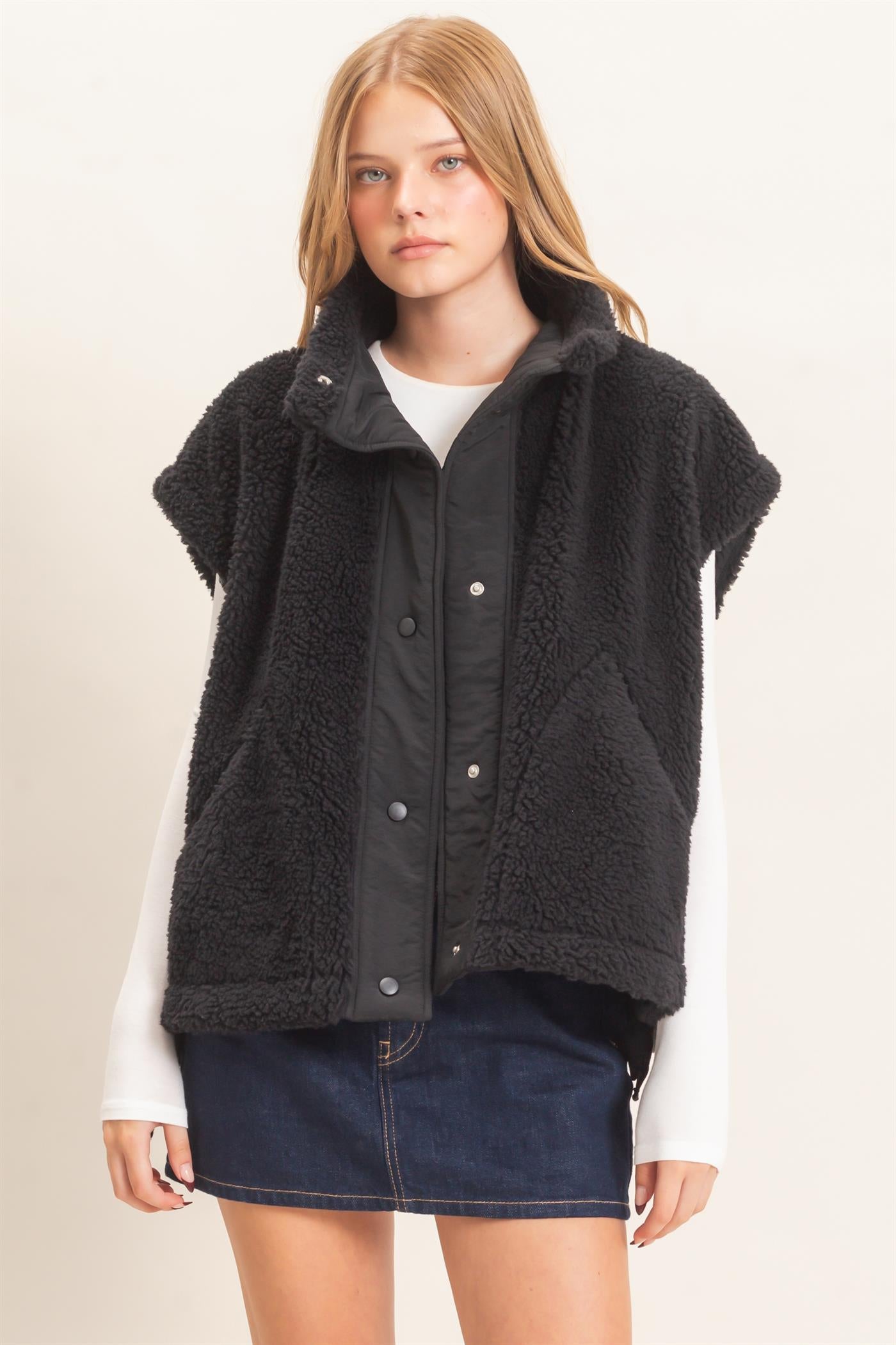 Wholesale Sherpa Vest With Snap Closure Outerwear HF26F131-D BLACK HYFVE
