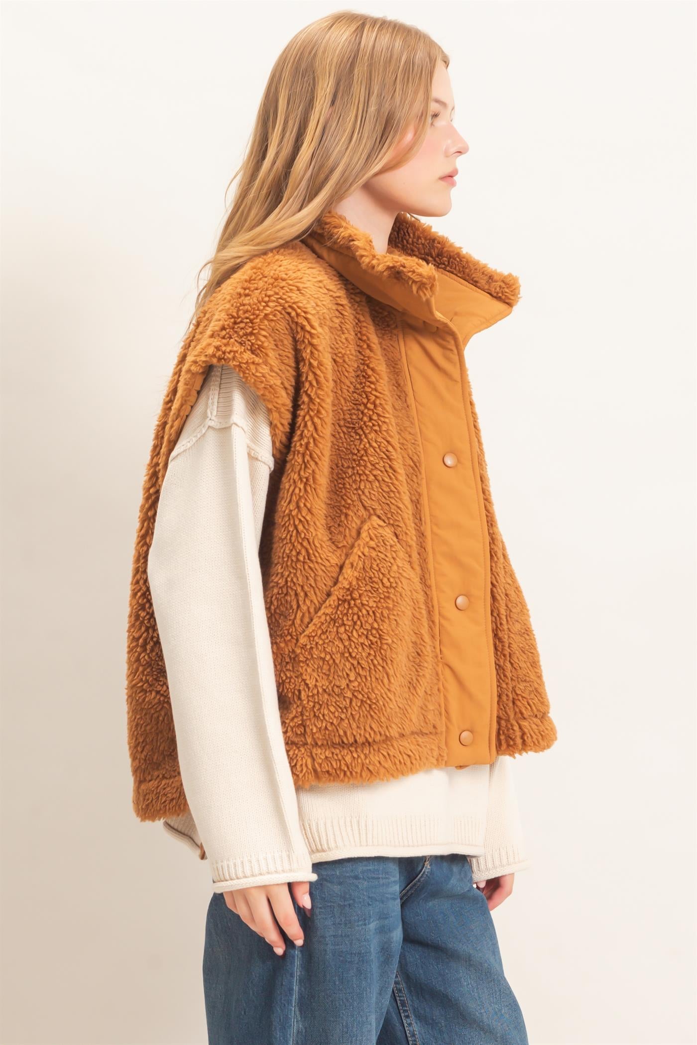 Wholesale Sherpa Vest With Snap Closure Outerwear HF26F131-D CAMEL HYFVE