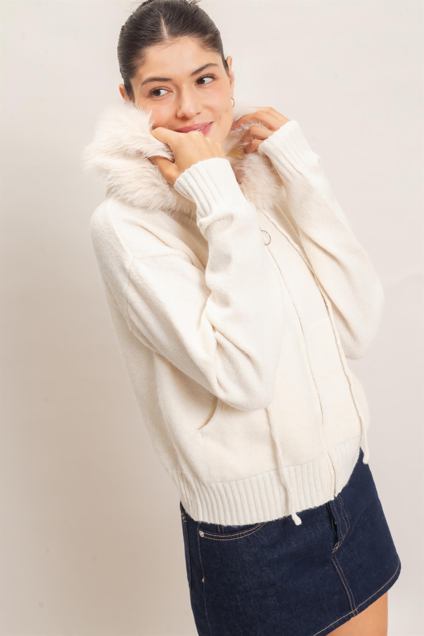 Wholesale Detachable Faux Fur Trim Zip-Up Hoodie Cardigans HF26F173 ECRU HYFVE