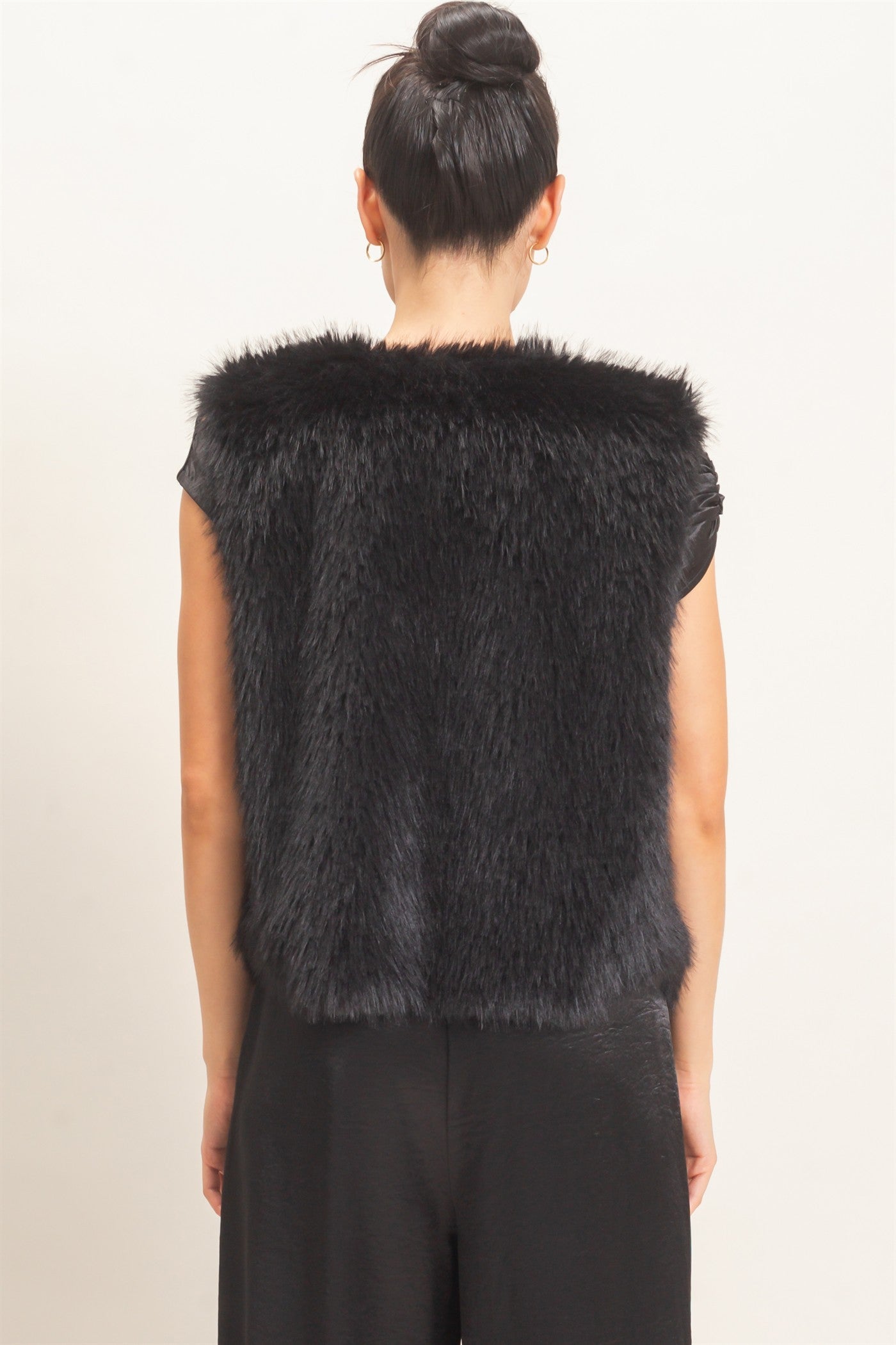 Wholesale Open-Front Faux Fur Vest Vests HF26F164 BLACK HYFVE