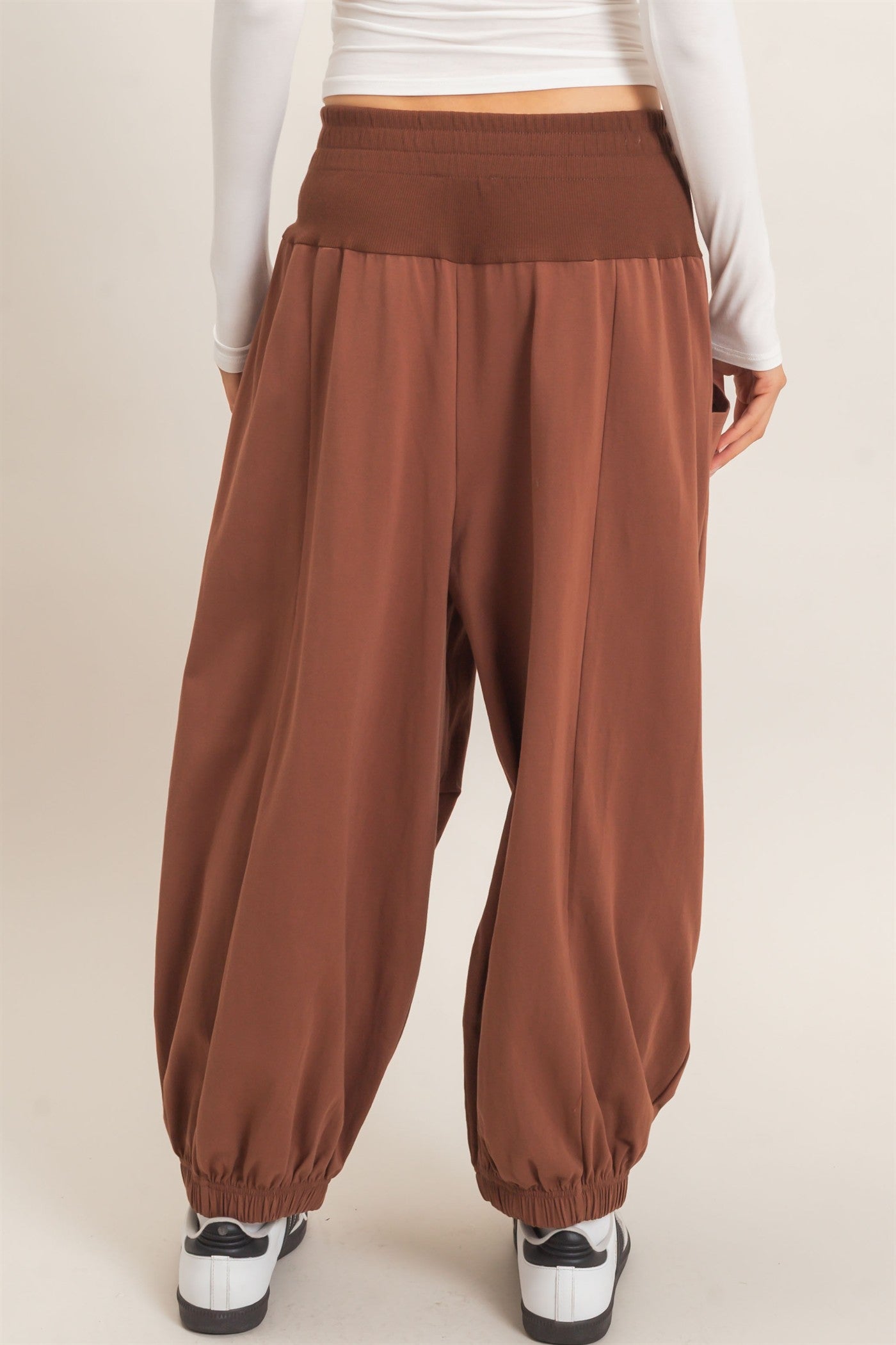 Wholesale Elastic Waistband Jogger Pants Joggers HF26F295 CHOCOLATE HYFVE